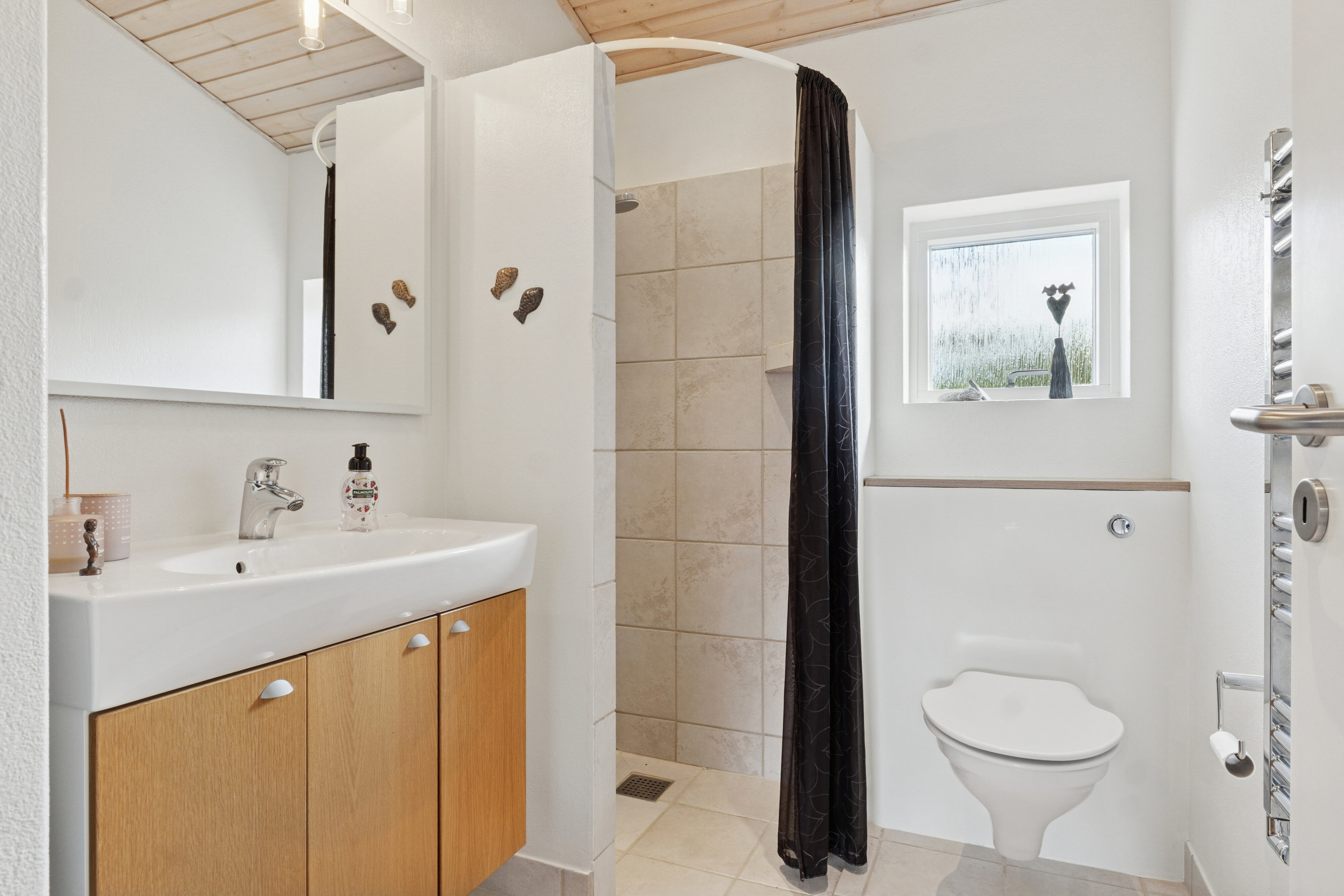 Fremhævet badeværelse billede i fuldskærmstilstand. Billede af Bjergfyrvej 28, Tornby, 9850 Hirtshals