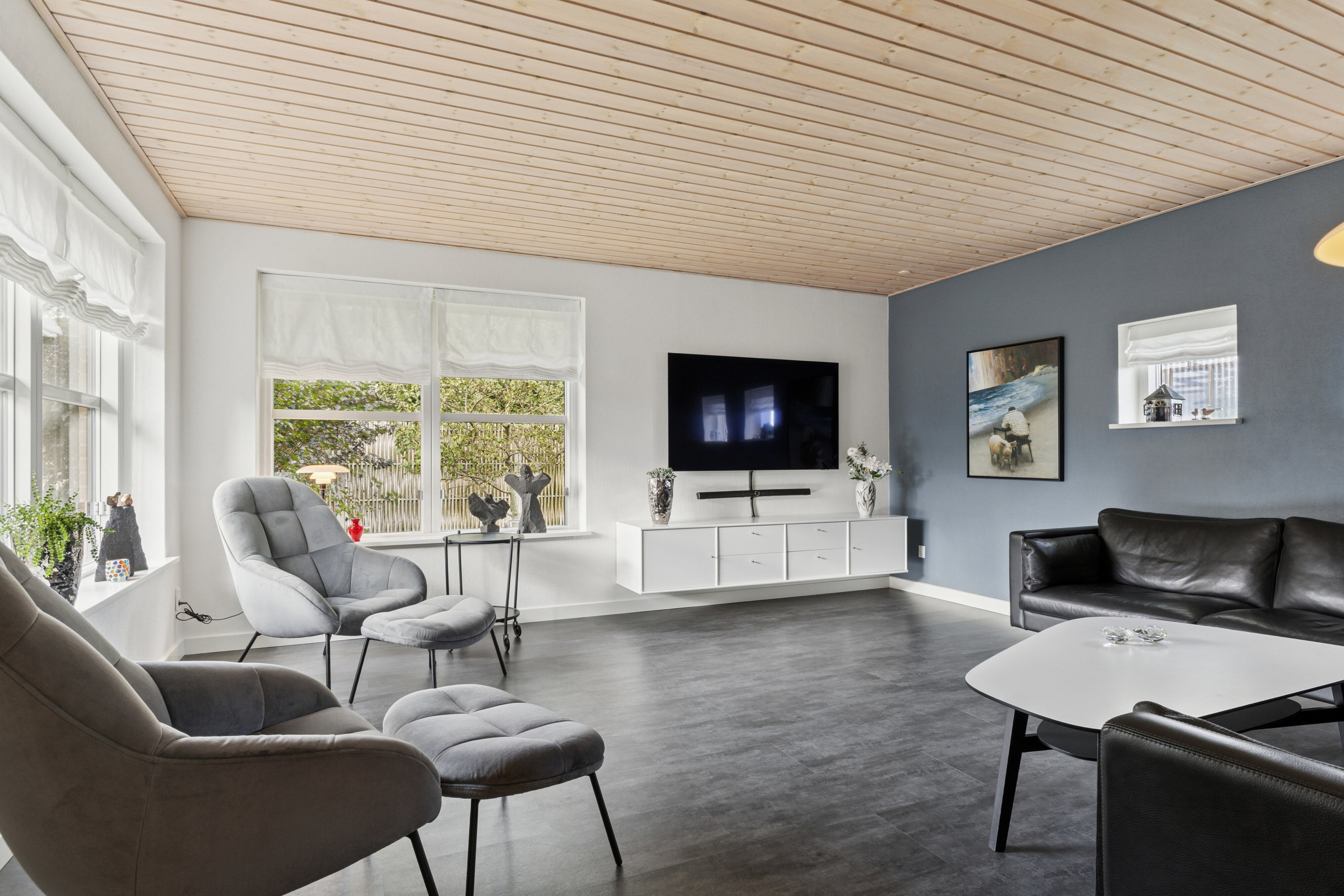 Fremhævet stue billede i fuldskærmstilstand. Billede af Bjergfyrvej 28, Tornby, 9850 Hirtshals