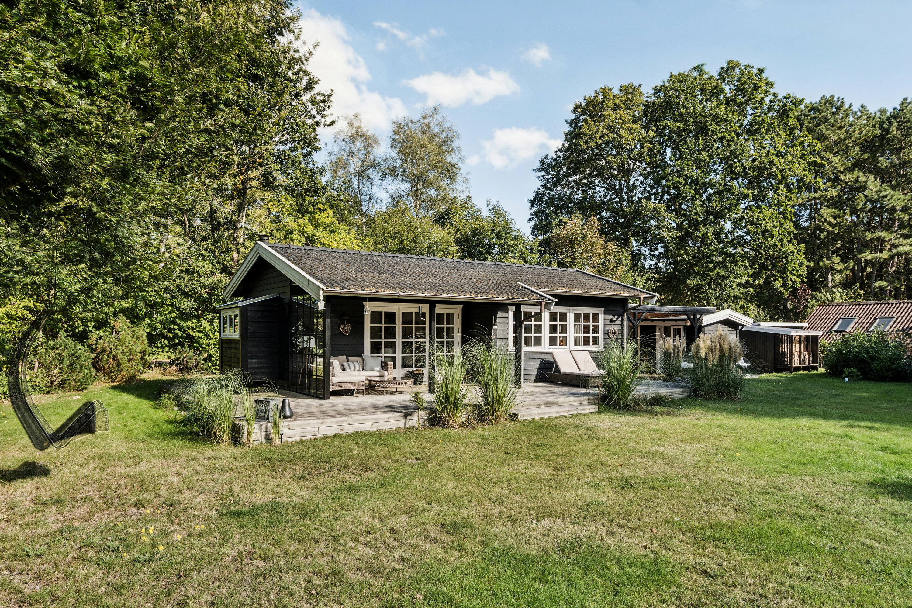 Fremhævet set fra haven billede i fuldskærmstilstand. Billede af Mogens Heeringsvej 1, Vig Lyng, 4560 Vig