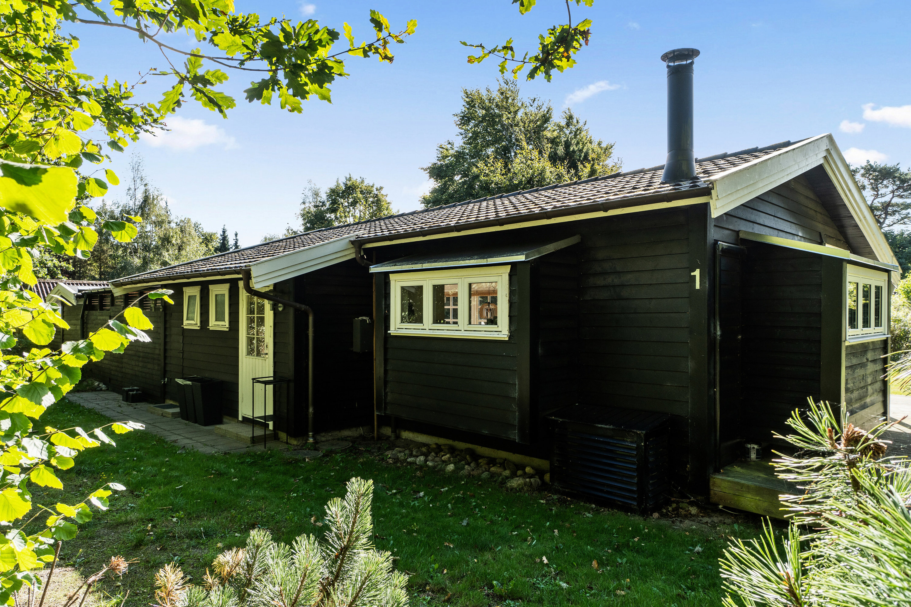 Fremhævet set fra haven billede i fuldskærmstilstand. Billede af Mogens Heeringsvej 1, Vig Lyng, 4560 Vig