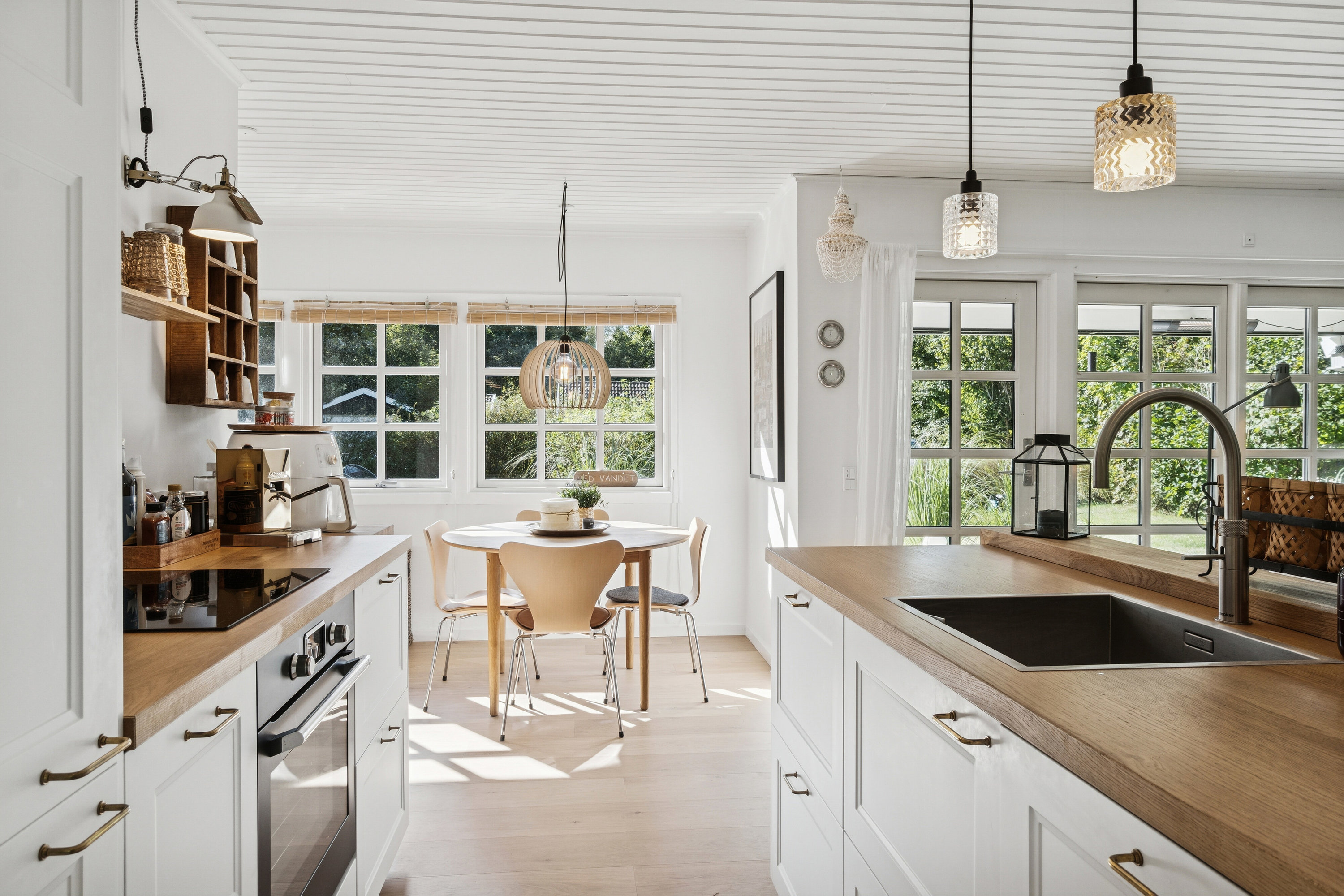 Fremhævet køkken billede i fuldskærmstilstand. Billede af Mogens Heeringsvej 1, Vig Lyng, 4560 Vig