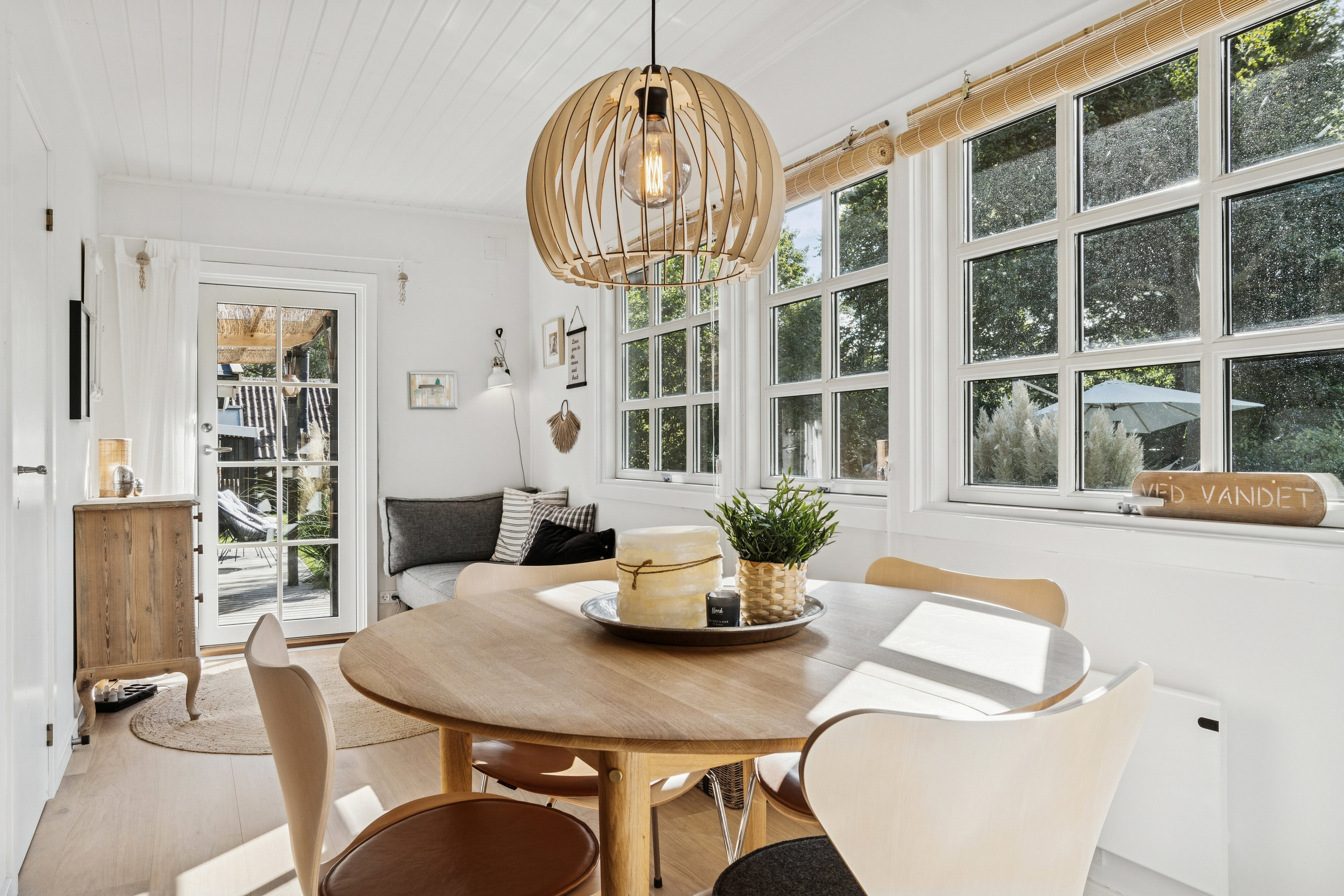 Fremhævet spisestue billede i fuldskærmstilstand. Billede af Mogens Heeringsvej 1, Vig Lyng, 4560 Vig