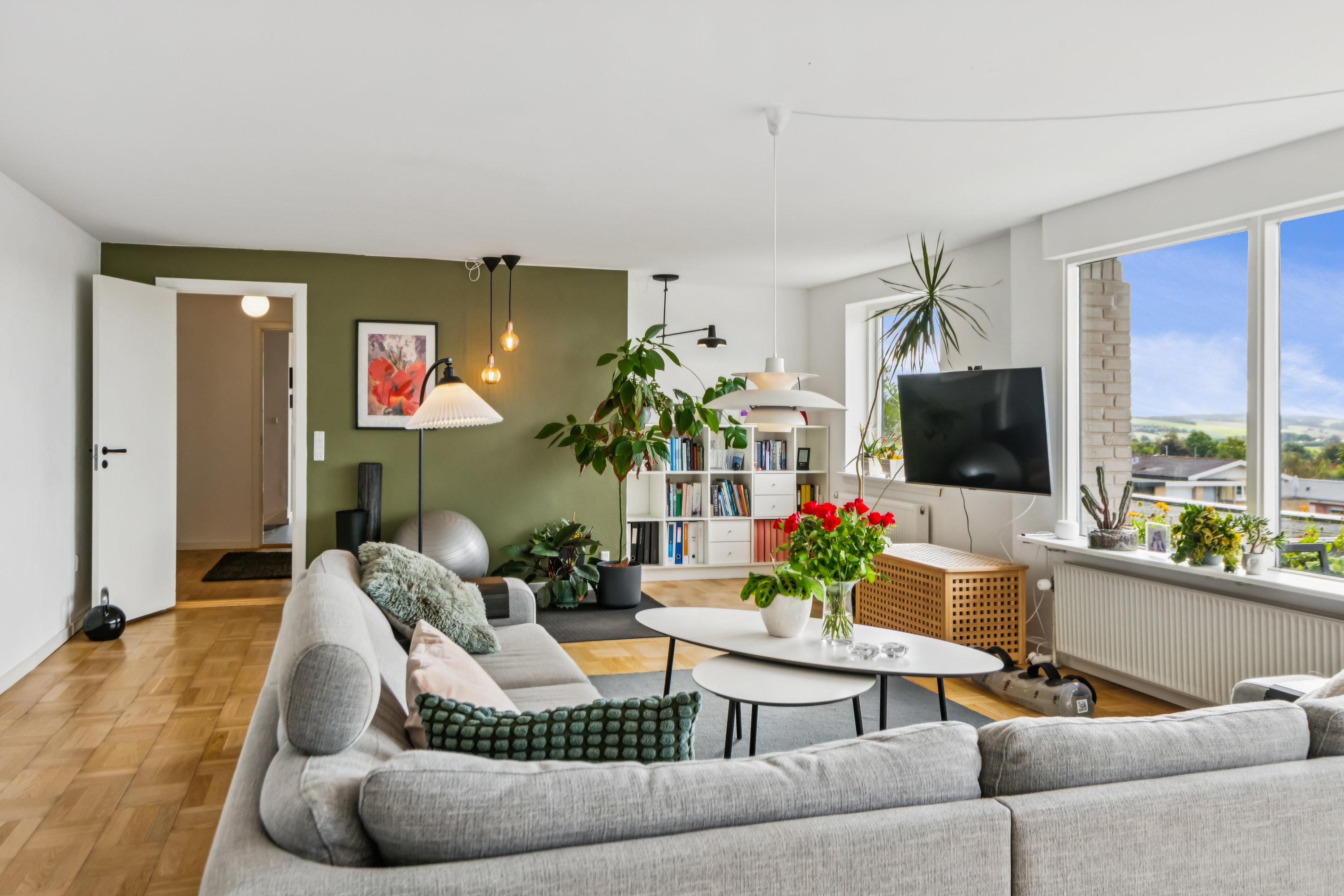 Fremhævet stue billede i fuldskærmstilstand. Billede af Landlystvej 39, Gug, 9210 Aalborg SØ