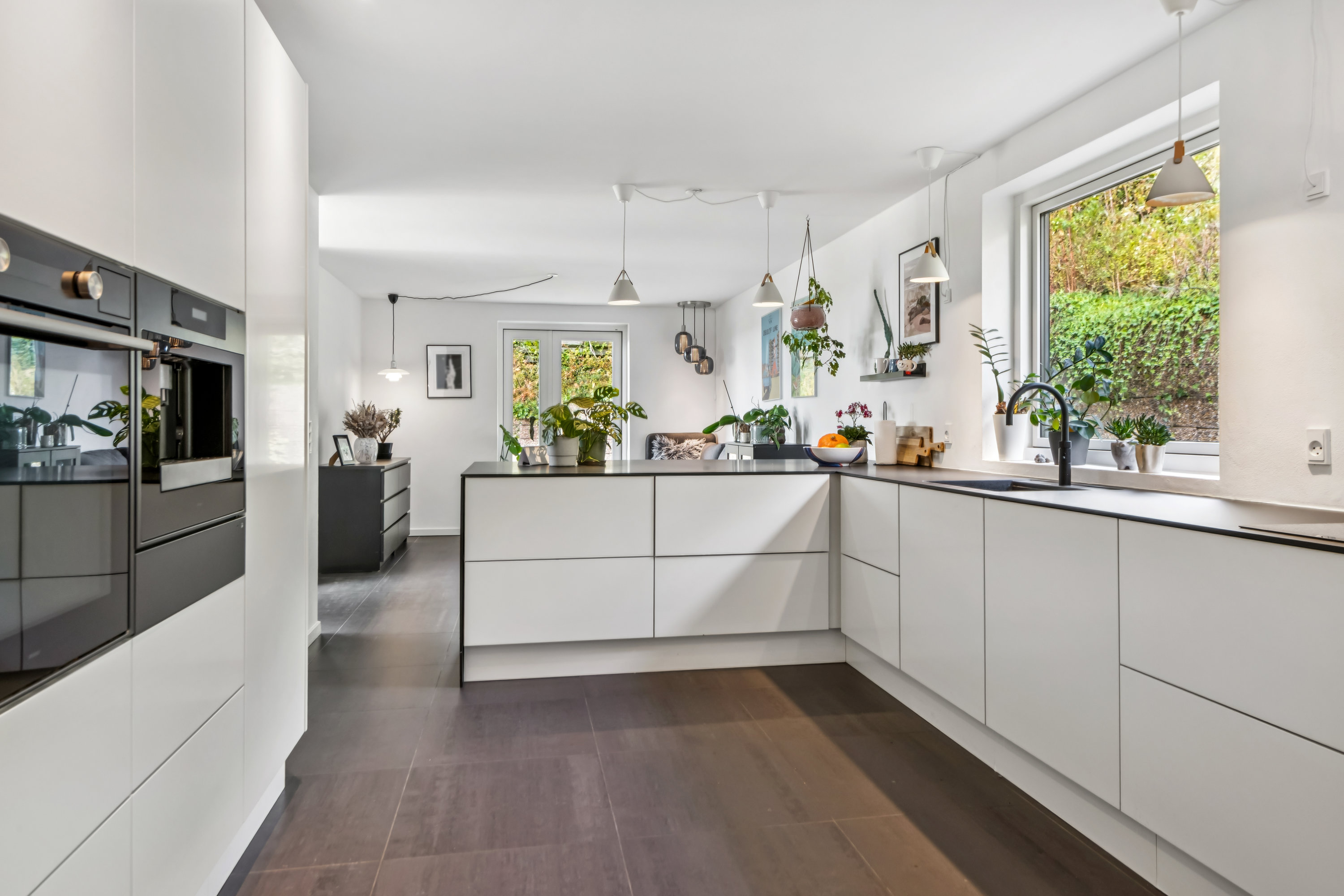 Fremhævet køkken billede i fuldskærmstilstand. Billede af Landlystvej 39, Gug, 9210 Aalborg SØ