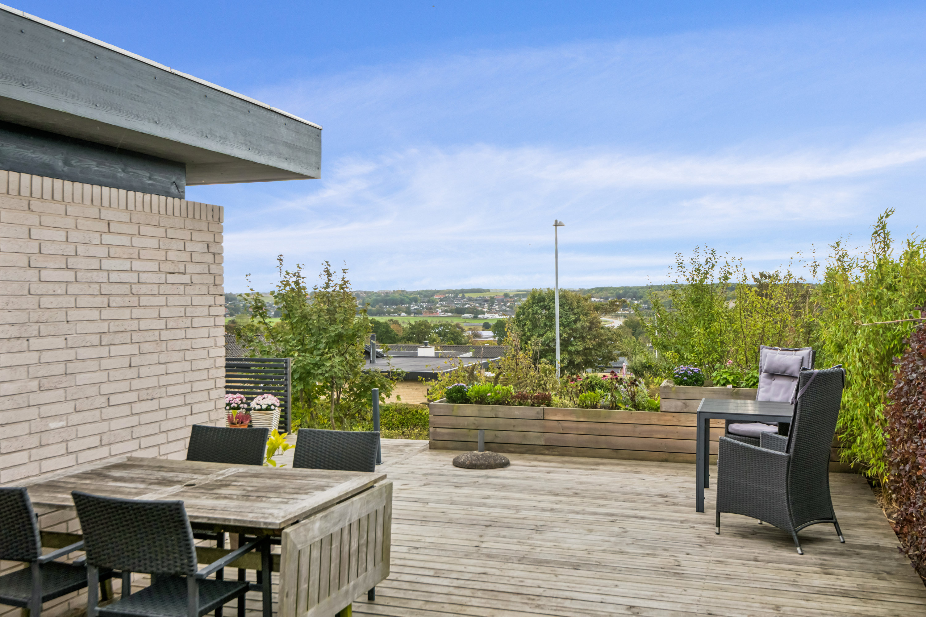 Miniaturebillede 1: terrasse. Billede af Landlystvej 39, Gug, 9210 Aalborg SØ