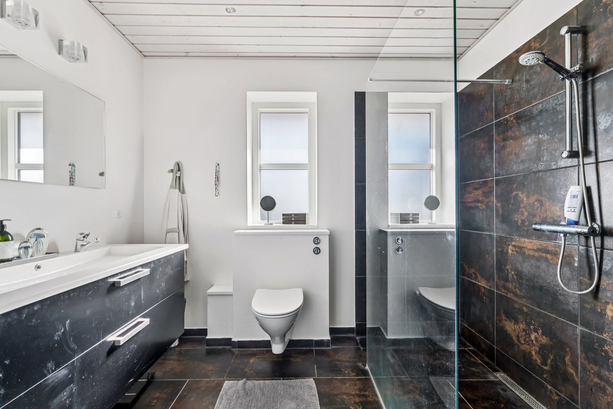 Fremhævet badeværelse billede i fuldskærmstilstand. Billede af Lundsbjergvej 10, Harridslev, 8930 Randers NØ