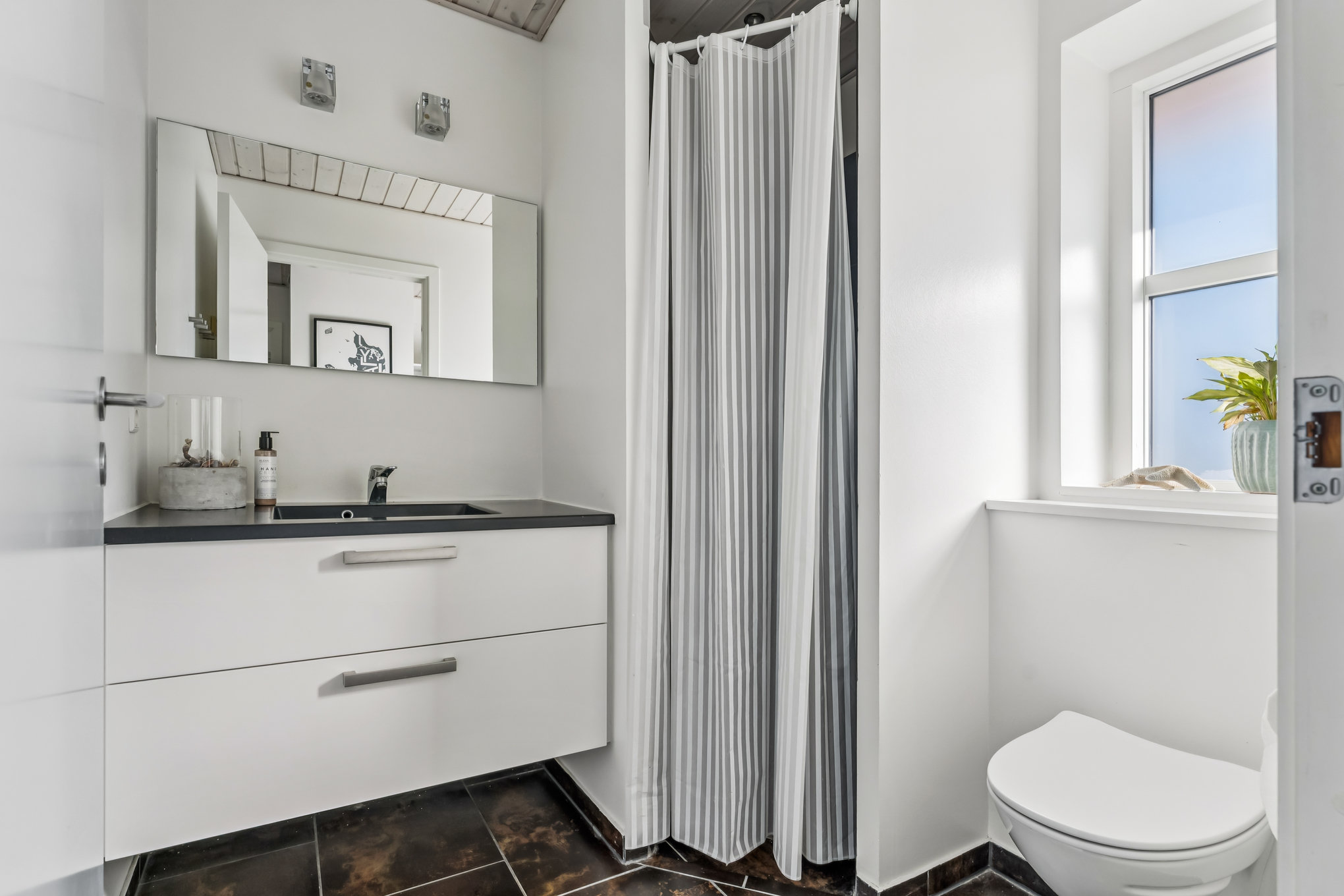 Fremhævet badeværelse billede i fuldskærmstilstand. Billede af Lundsbjergvej 10, Harridslev, 8930 Randers NØ