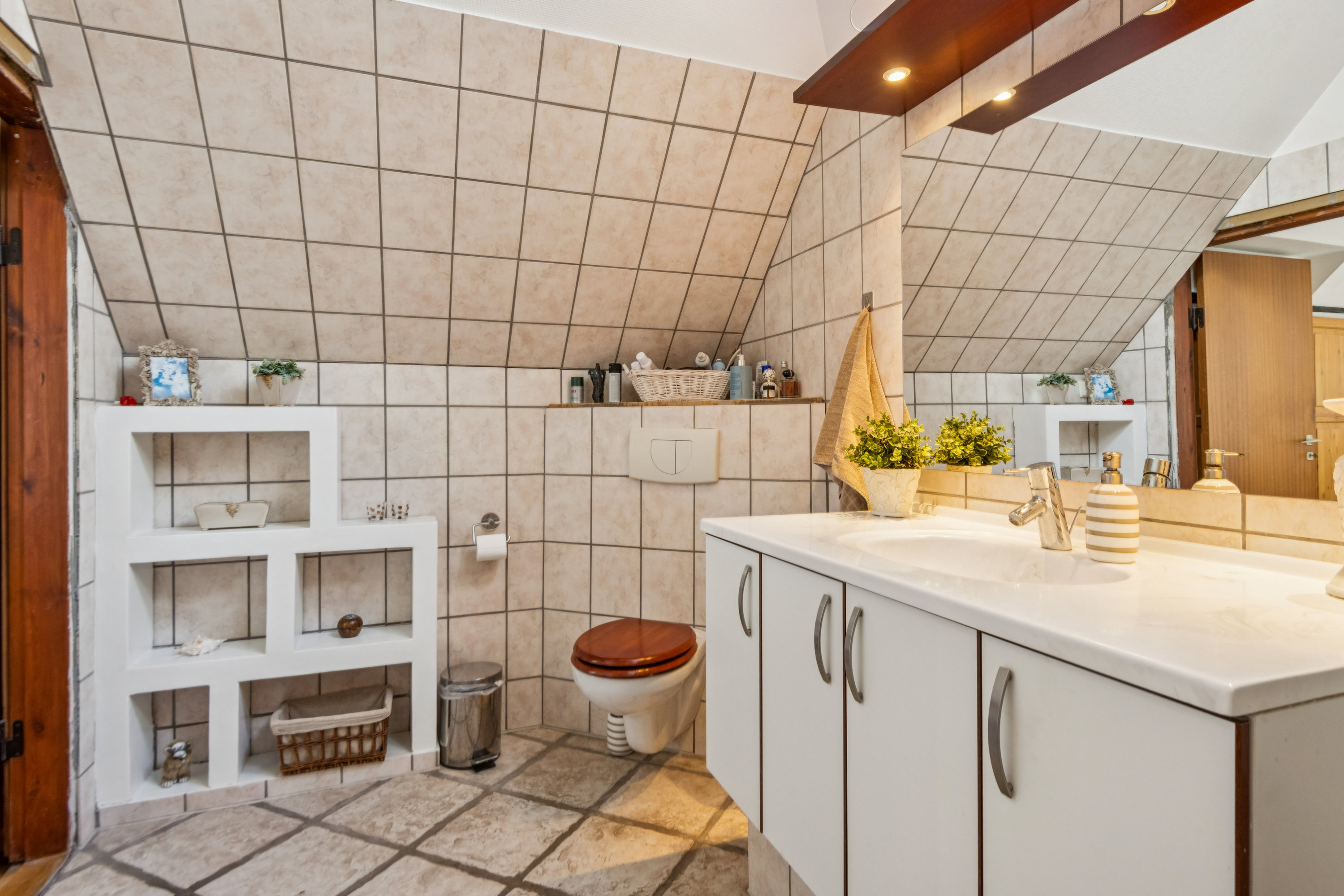 Fremhævet badeværelse billede i fuldskærmstilstand. Billede af Mjels Brovej 70, 9230 Svenstrup J