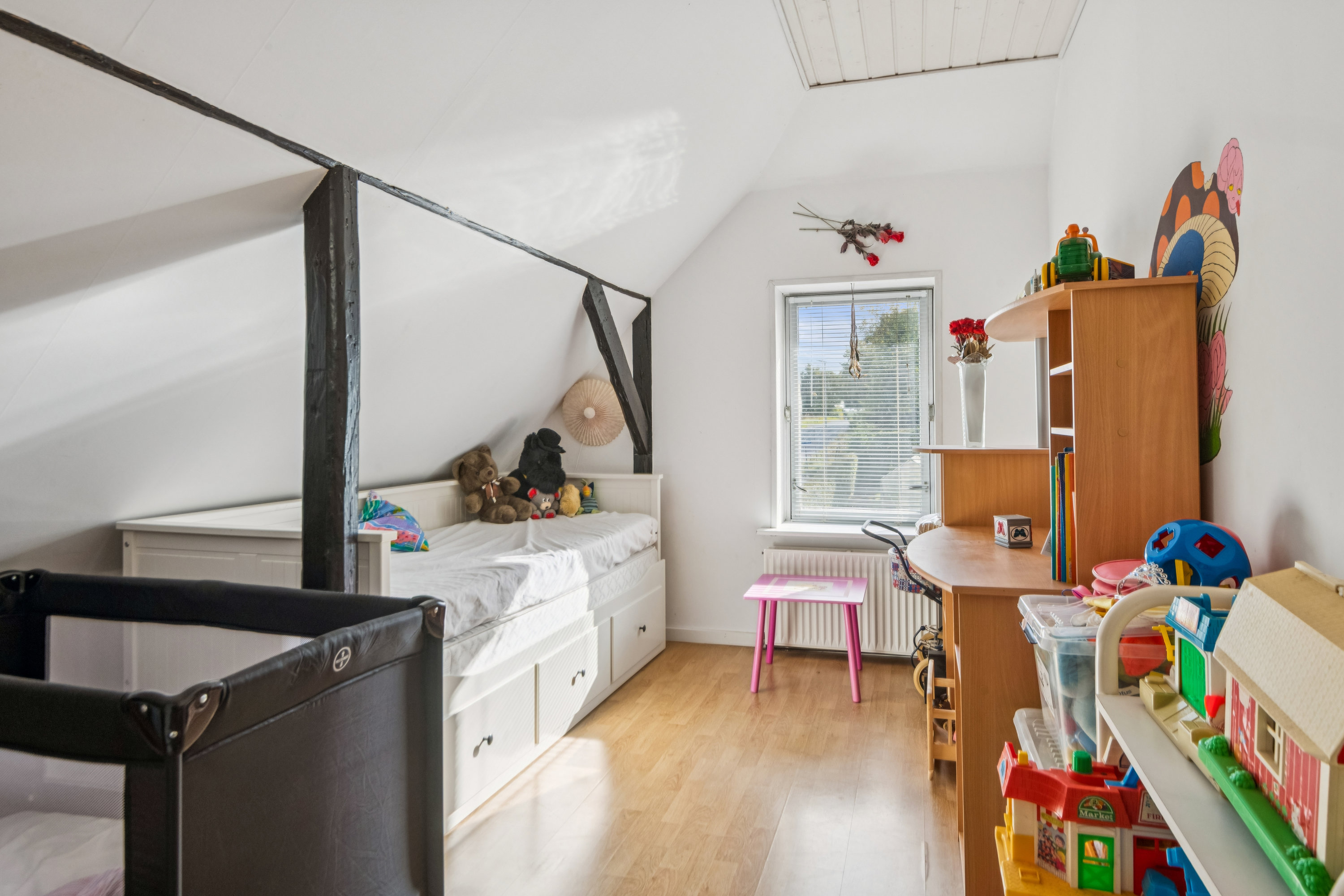 Fremhævet værelse billede i fuldskærmstilstand. Billede af Mjels Brovej 70, 9230 Svenstrup J