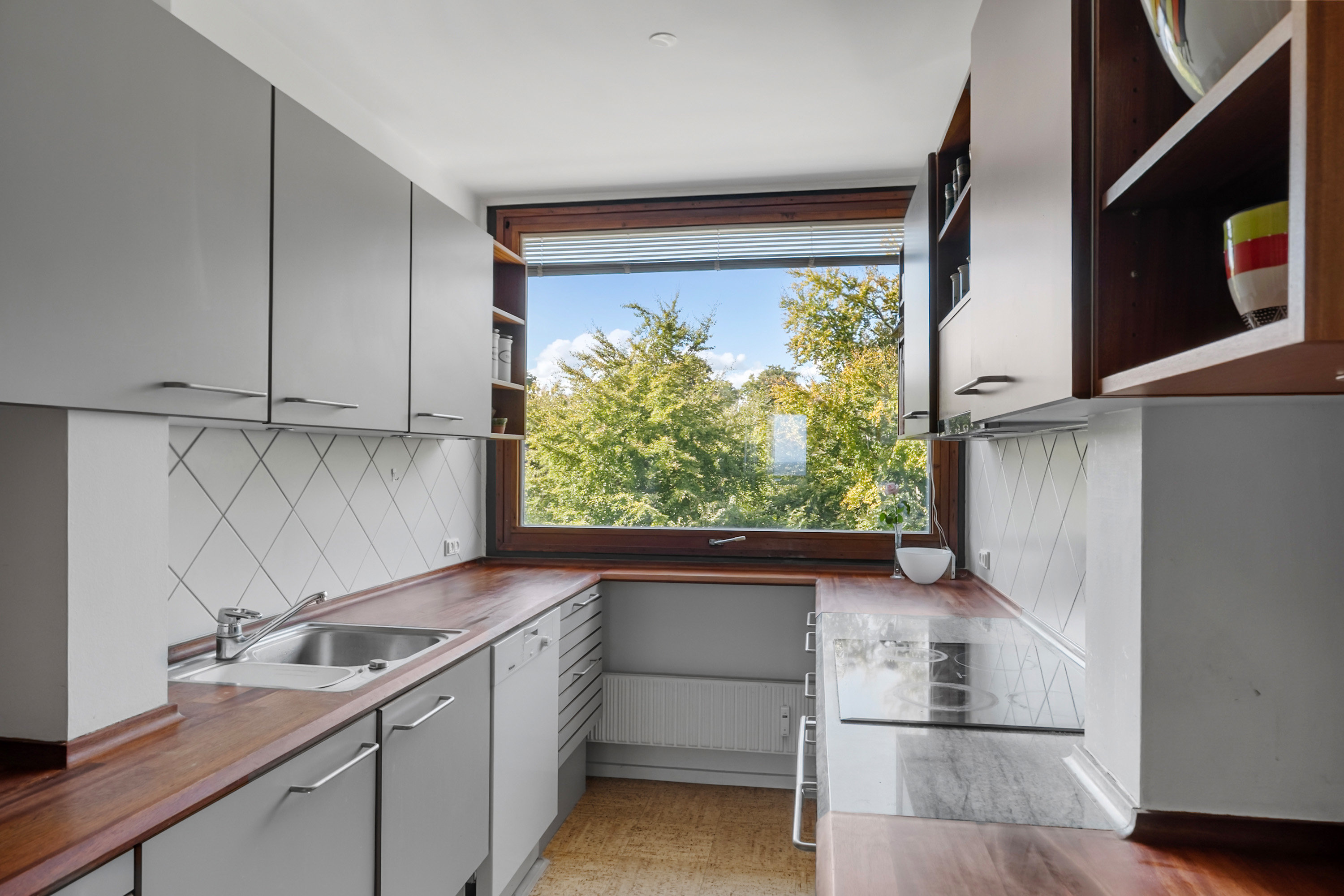 Fremhævet køkken billede i fuldskærmstilstand. Billede af Skodsborgparken 56, 3. tv., 2942 Skodsborg