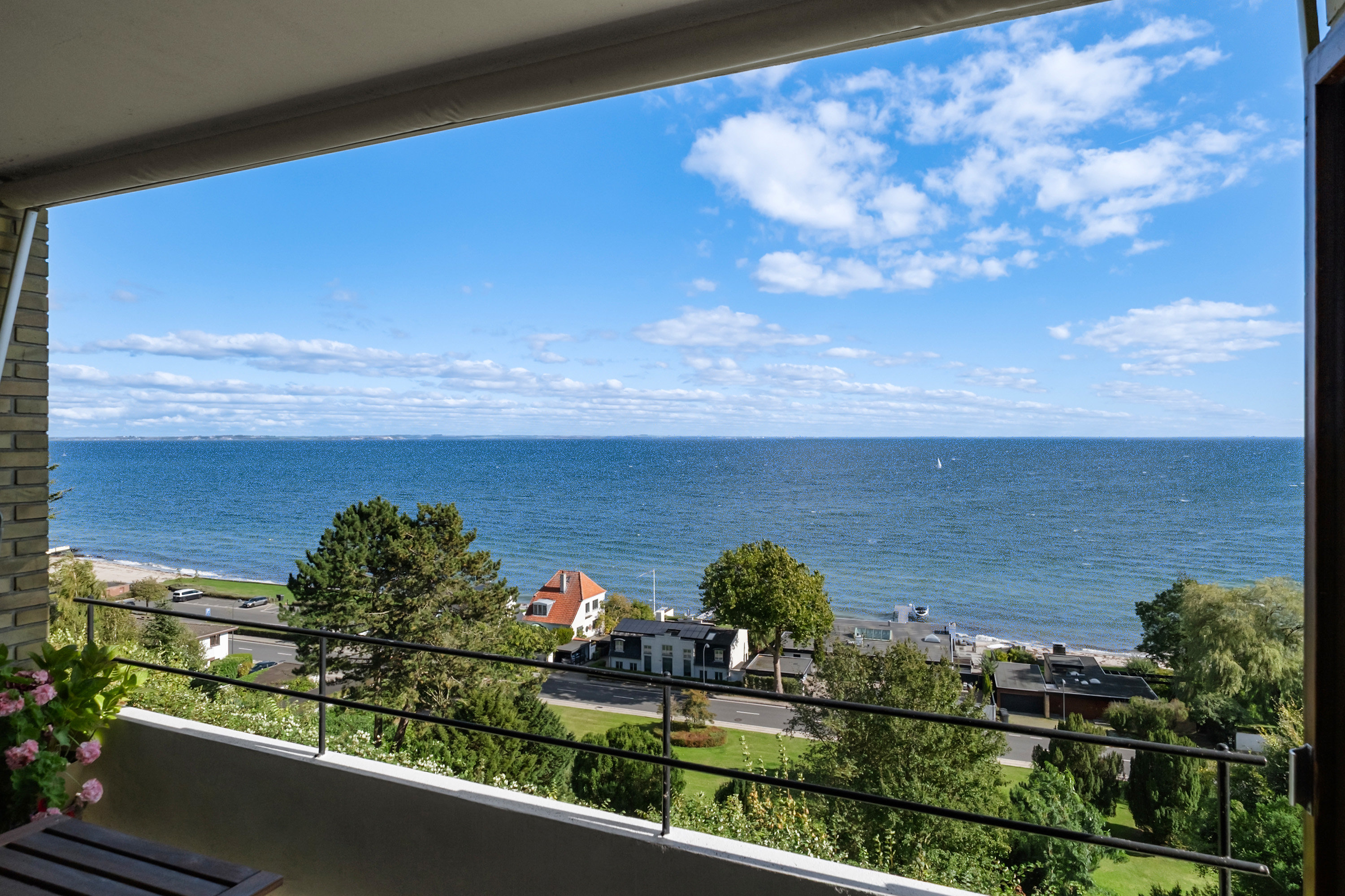 Fremhævet område billede i fuldskærmstilstand. Billede af Skodsborgparken 56, 3. tv., 2942 Skodsborg