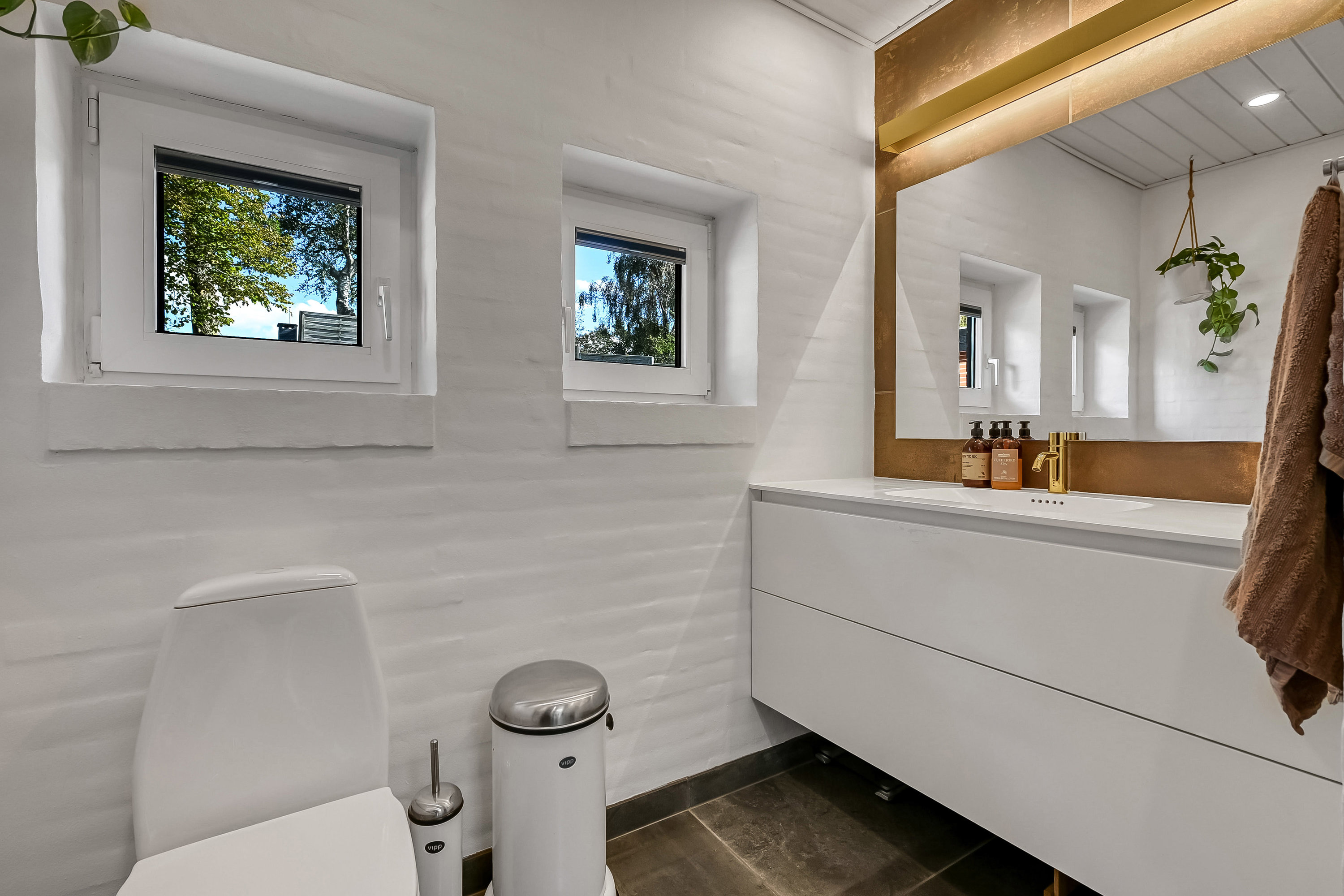 Fremhævet toilet billede i fuldskærmstilstand. Billede af Gl Bremdalvej 2, 7600 Struer