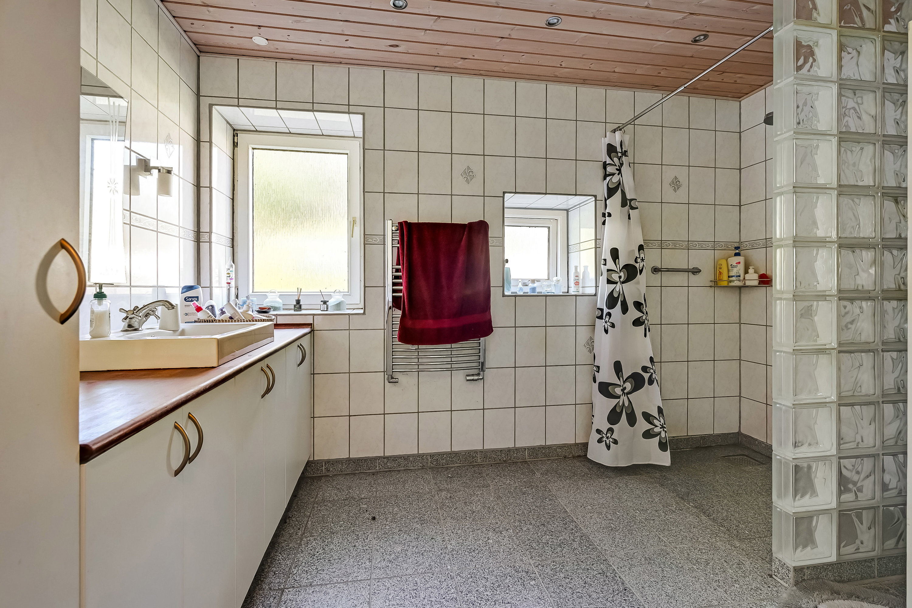 Fremhævet badeværelse billede i fuldskærmstilstand. Billede af Bækbyvej 7, Skalstrup, 7570 Vemb