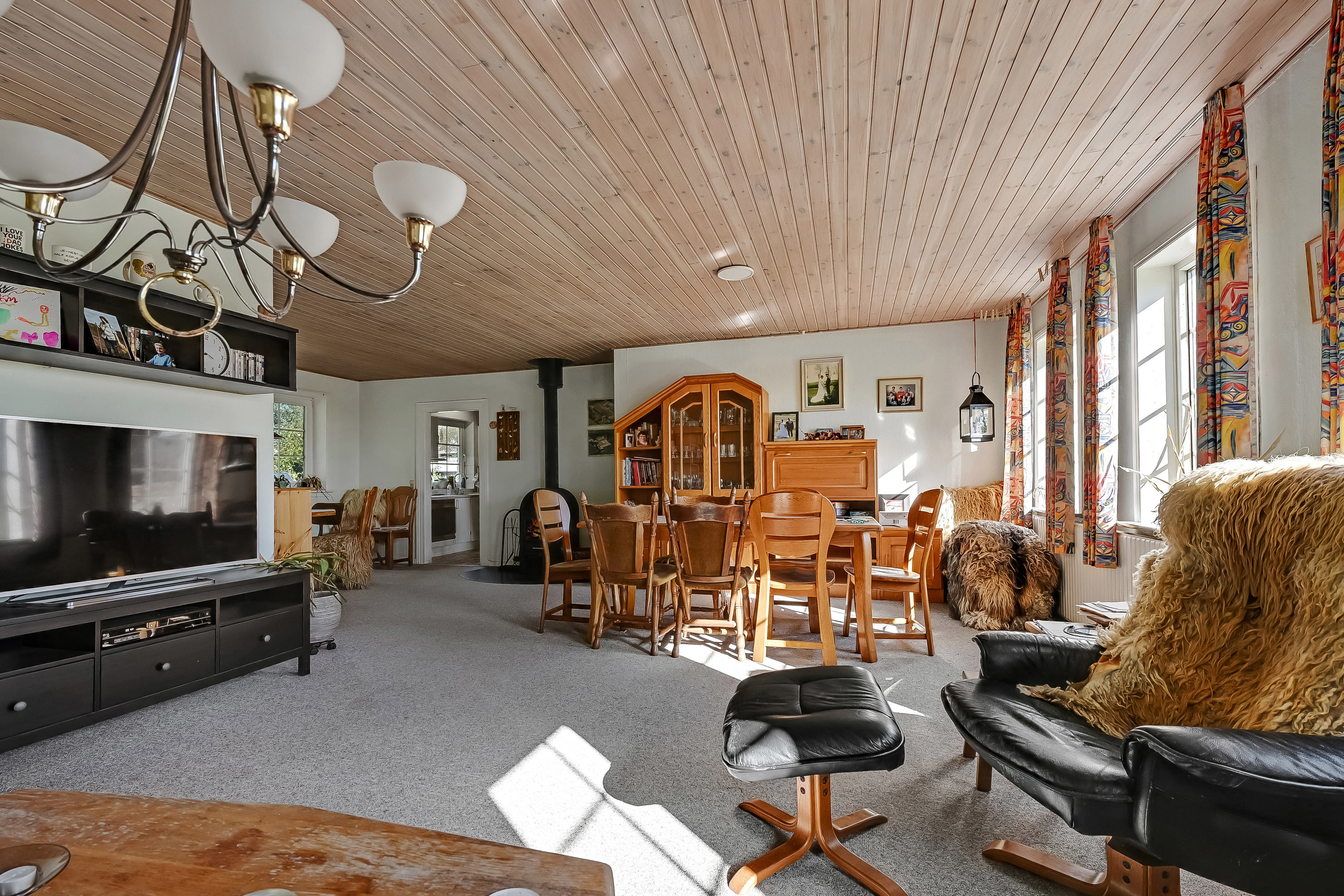 Fremhævet stue billede i fuldskærmstilstand. Billede af Bækbyvej 7, Skalstrup, 7570 Vemb