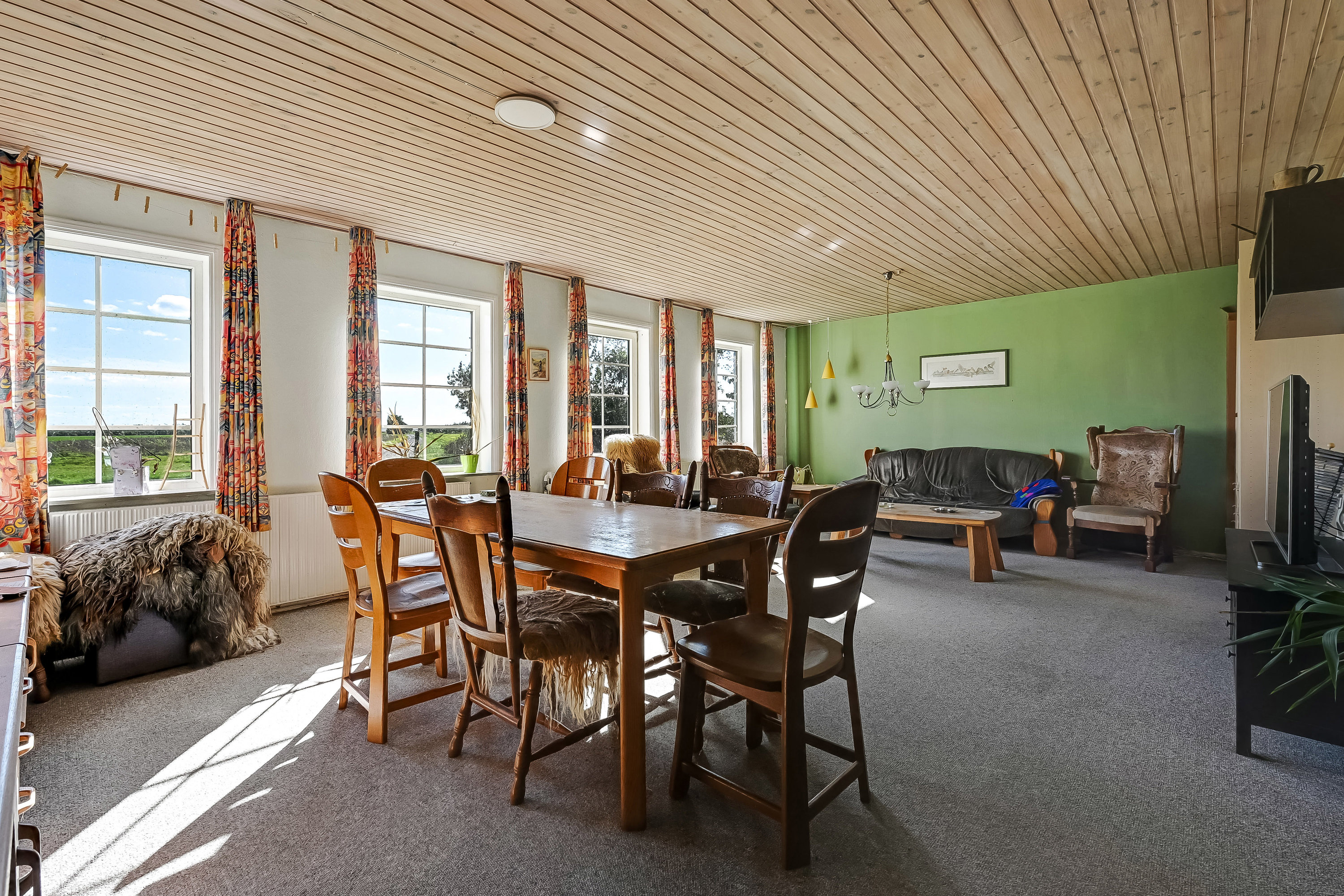 Fremhævet stue billede i fuldskærmstilstand. Billede af Bækbyvej 7, Skalstrup, 7570 Vemb