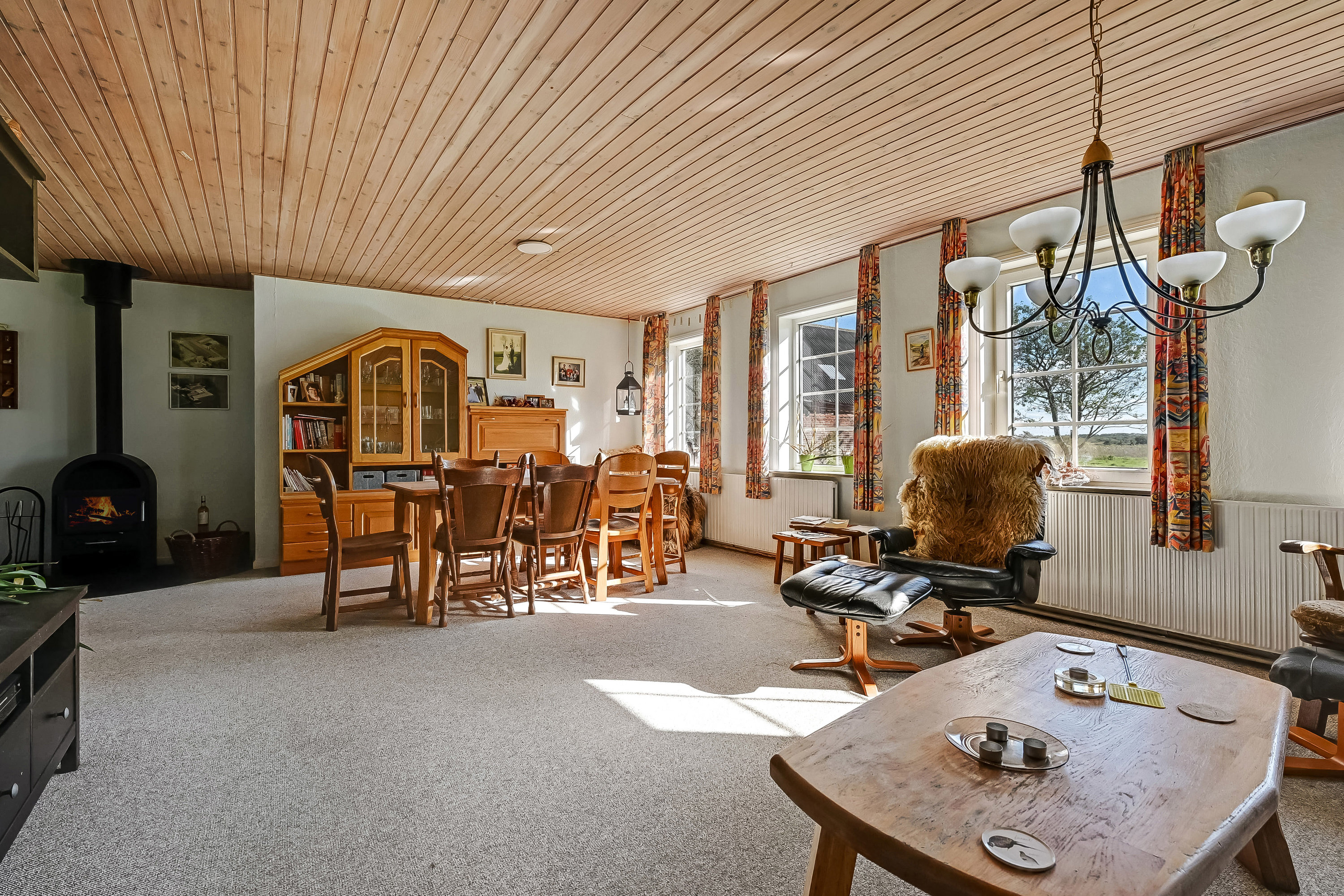 Fremhævet stue billede i fuldskærmstilstand. Billede af Bækbyvej 7, Skalstrup, 7570 Vemb