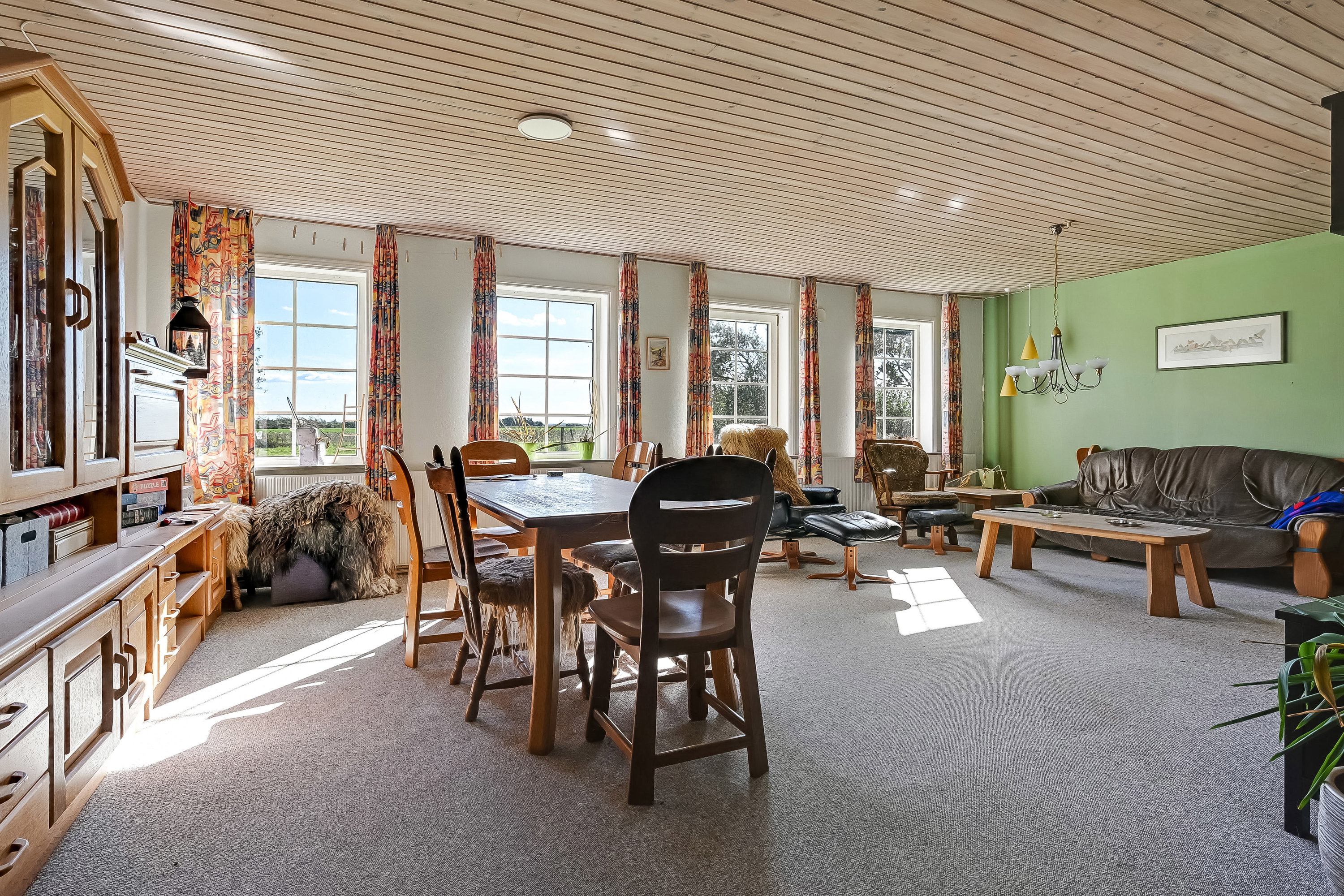 Fremhævet stue billede i fuldskærmstilstand. Billede af Bækbyvej 7, Skalstrup, 7570 Vemb