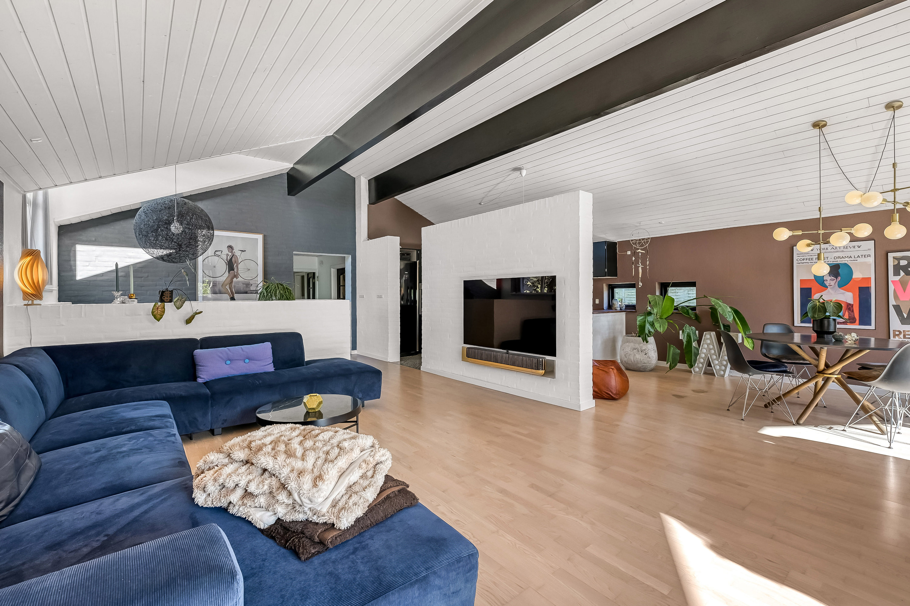 Fremhævet stue billede i fuldskærmstilstand. Billede af Gl Bremdalvej 2, 7600 Struer