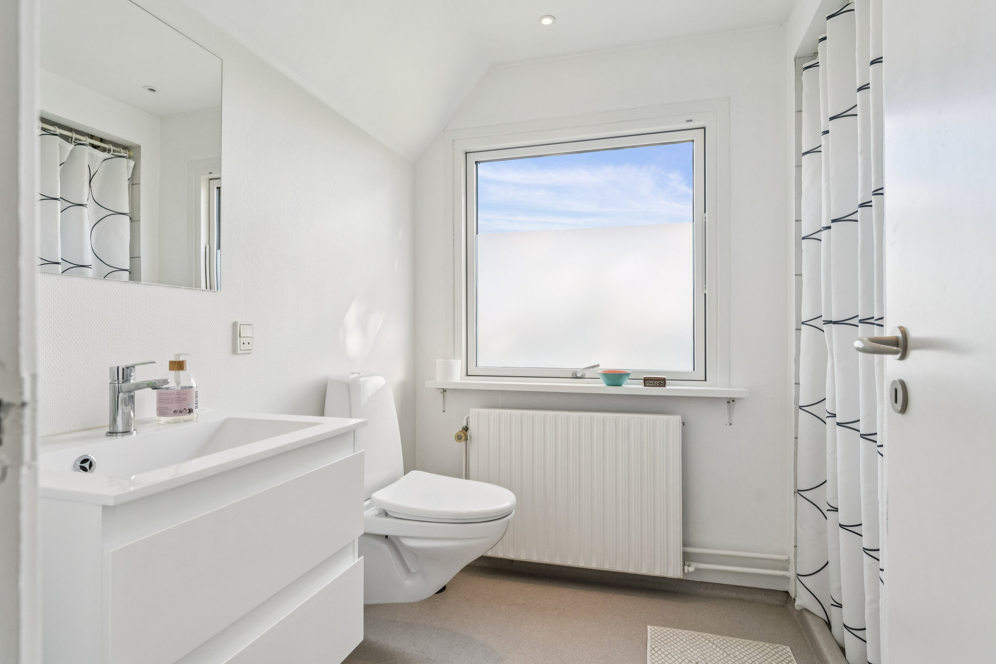 Fremhævet badeværelse billede i fuldskærmstilstand. Billede af Demstrupvej 54, 8930 Randers NØ