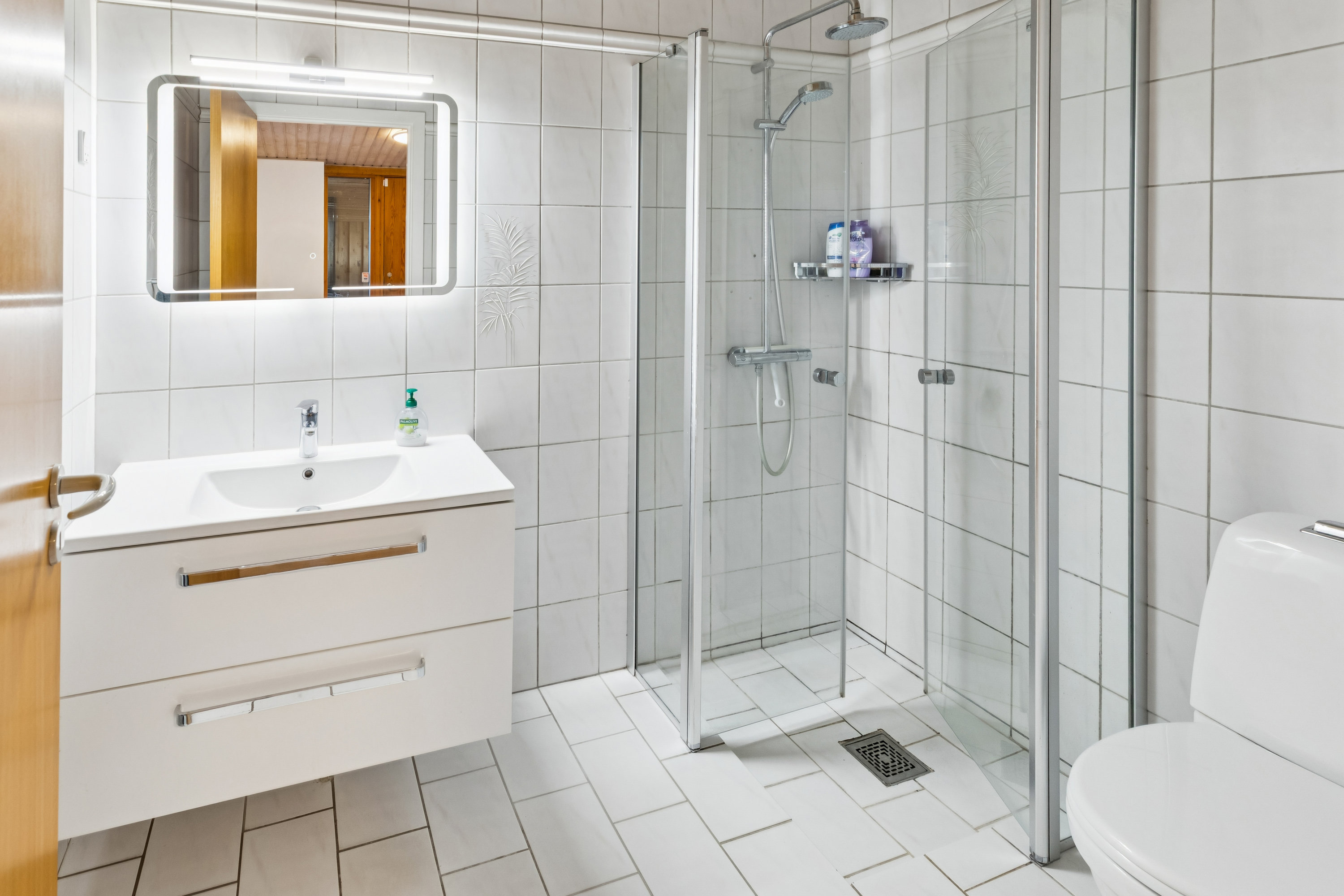 Fremhævet badeværelse billede i fuldskærmstilstand. Billede af Bredekærs Vænge 211, 2635 Ishøj