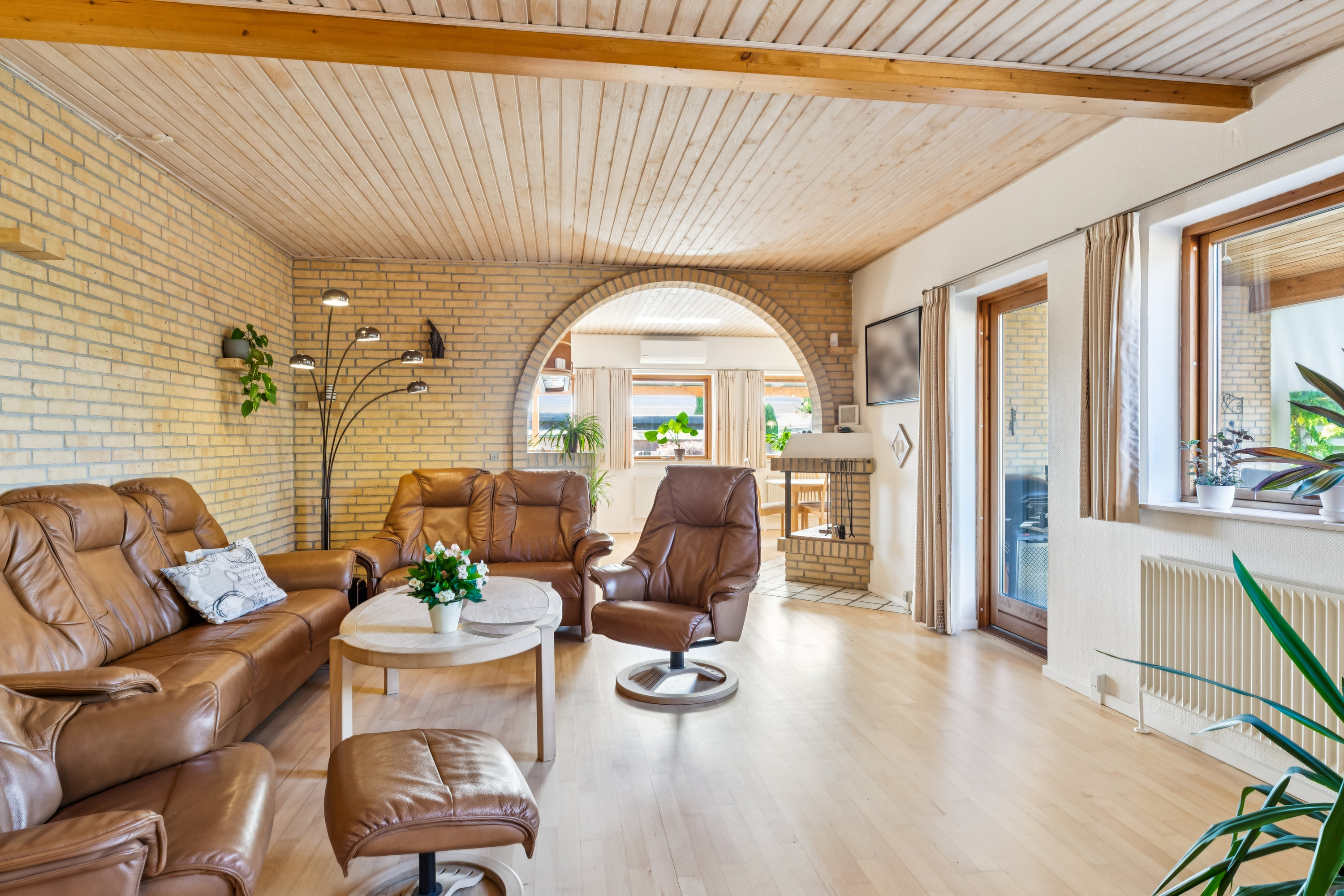 Fremhævet stue billede i fuldskærmstilstand. Billede af Bredekærs Vænge 211, 2635 Ishøj