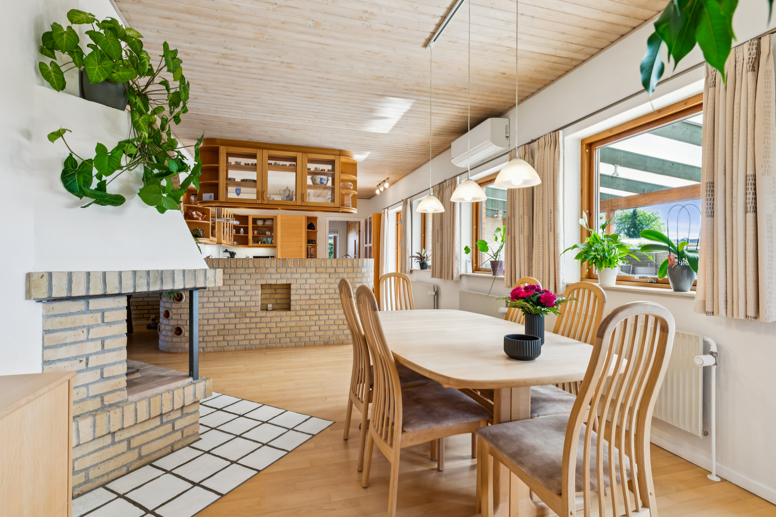 Fremhævet stue billede i fuldskærmstilstand. Billede af Bredekærs Vænge 211, 2635 Ishøj