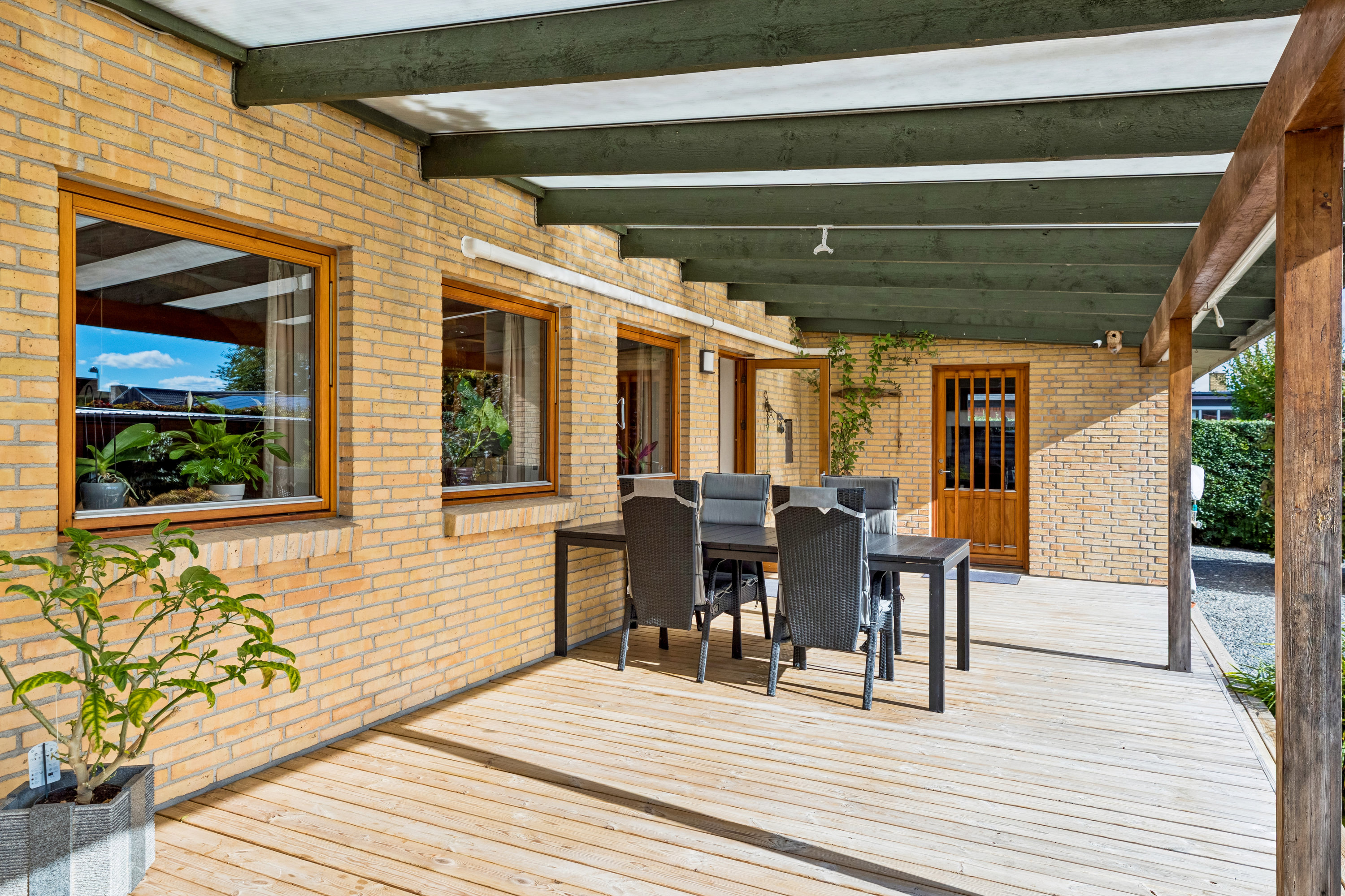 Fremhævet terrasse billede i fuldskærmstilstand. Billede af Bredekærs Vænge 211, 2635 Ishøj