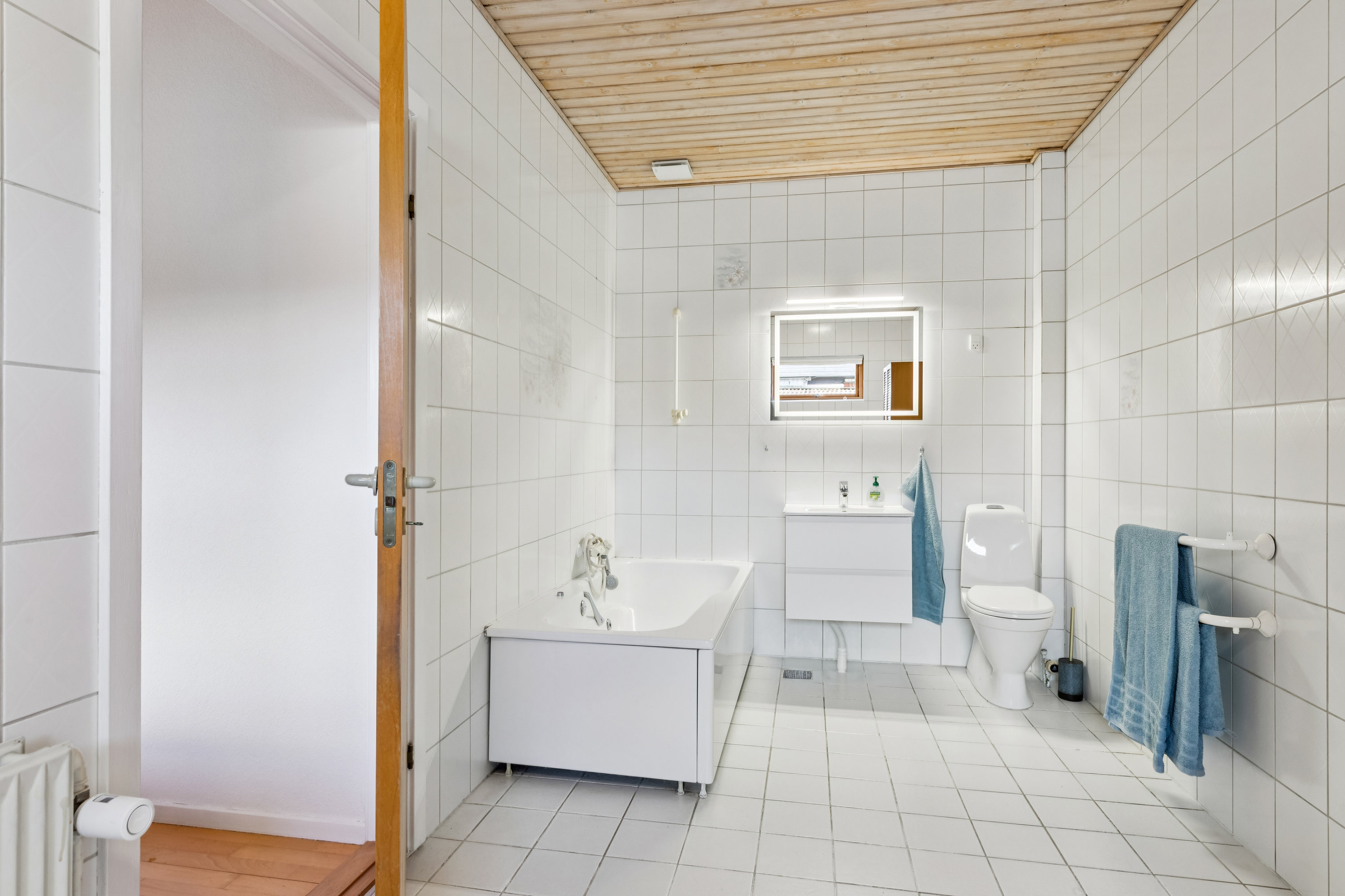 Fremhævet badeværelse billede i fuldskærmstilstand. Billede af Bredekærs Vænge 211, 2635 Ishøj