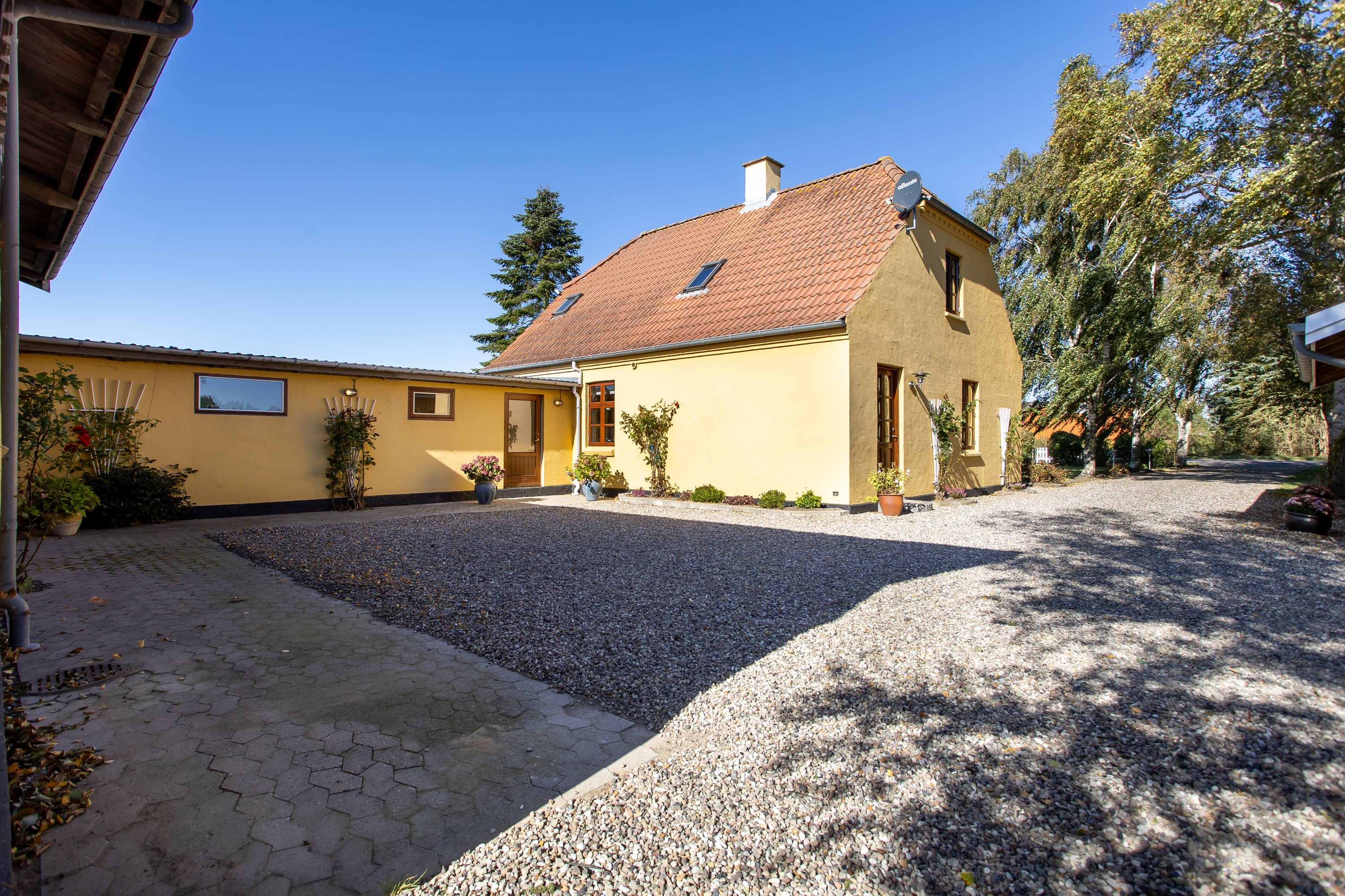 Fremhævet facade billede i fuldskærmstilstand. Billede af Sognevejen 6, Olstrup, 4895 Errindlev