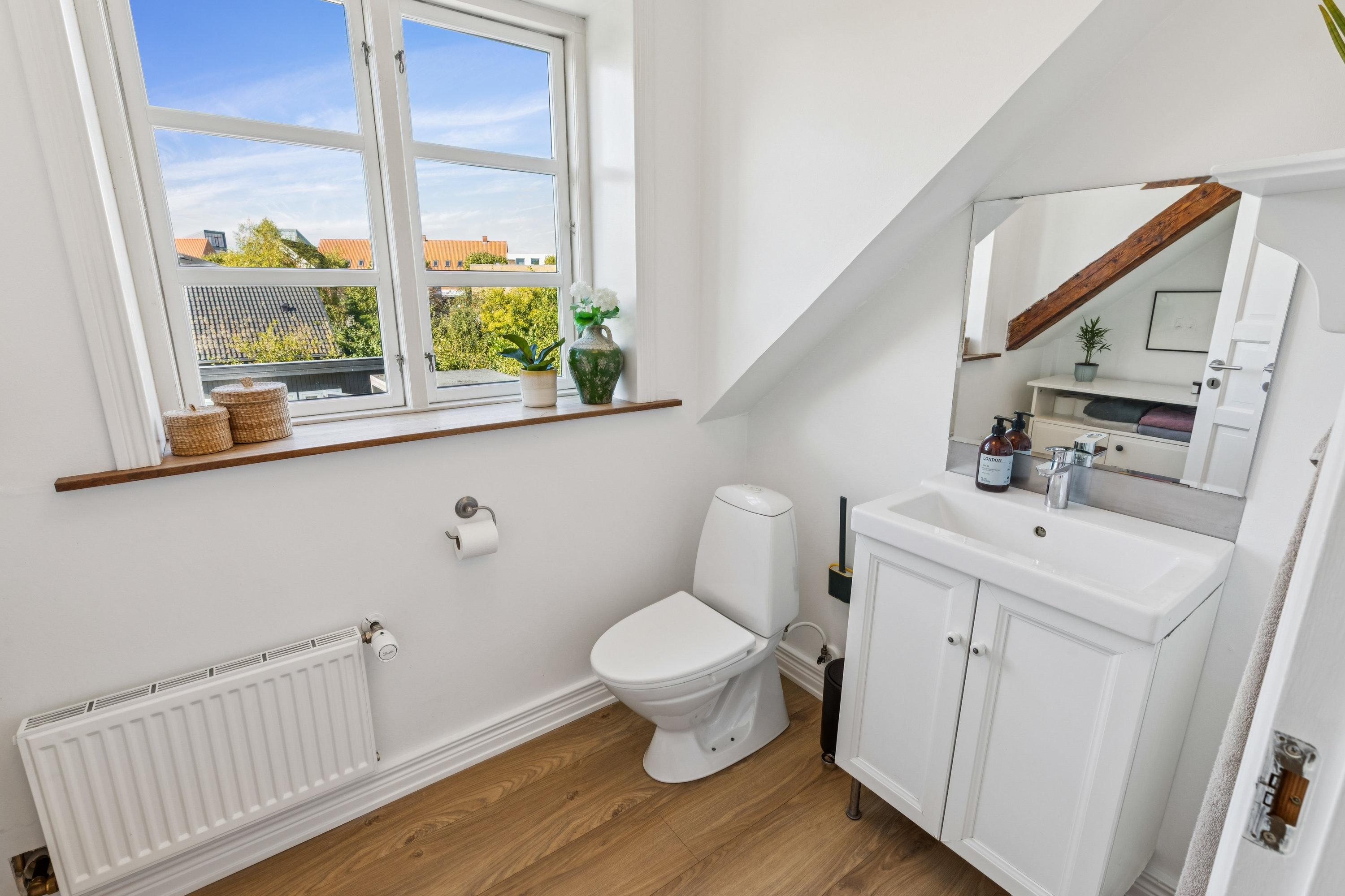 Fremhævet badeværelse billede i fuldskærmstilstand. Billede af Østerparken 28, 2630 Taastrup