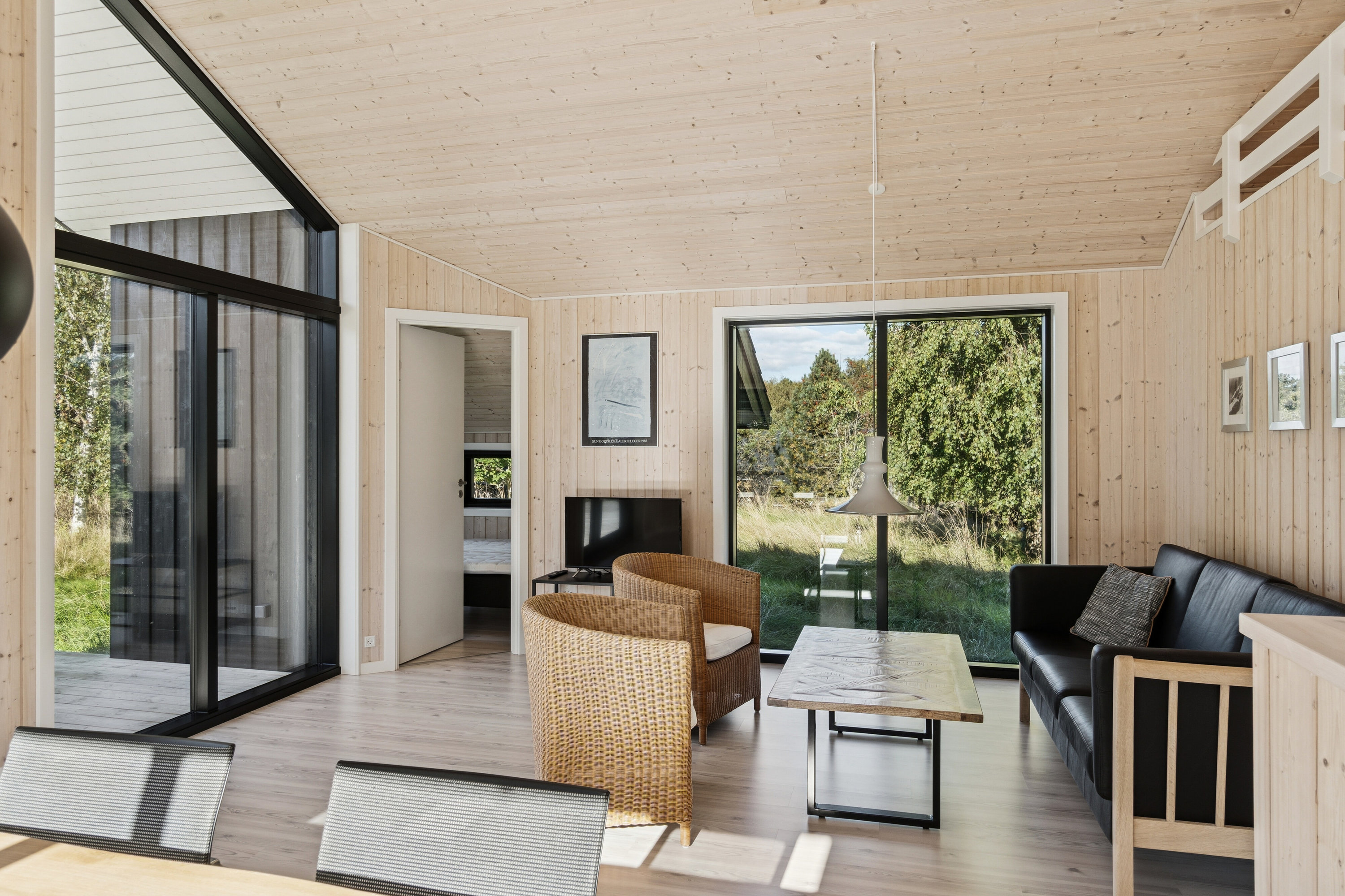 Fremhævet stue billede i fuldskærmstilstand. Billede af Abildhøj 3, Veddinge, 4540 Fårevejle