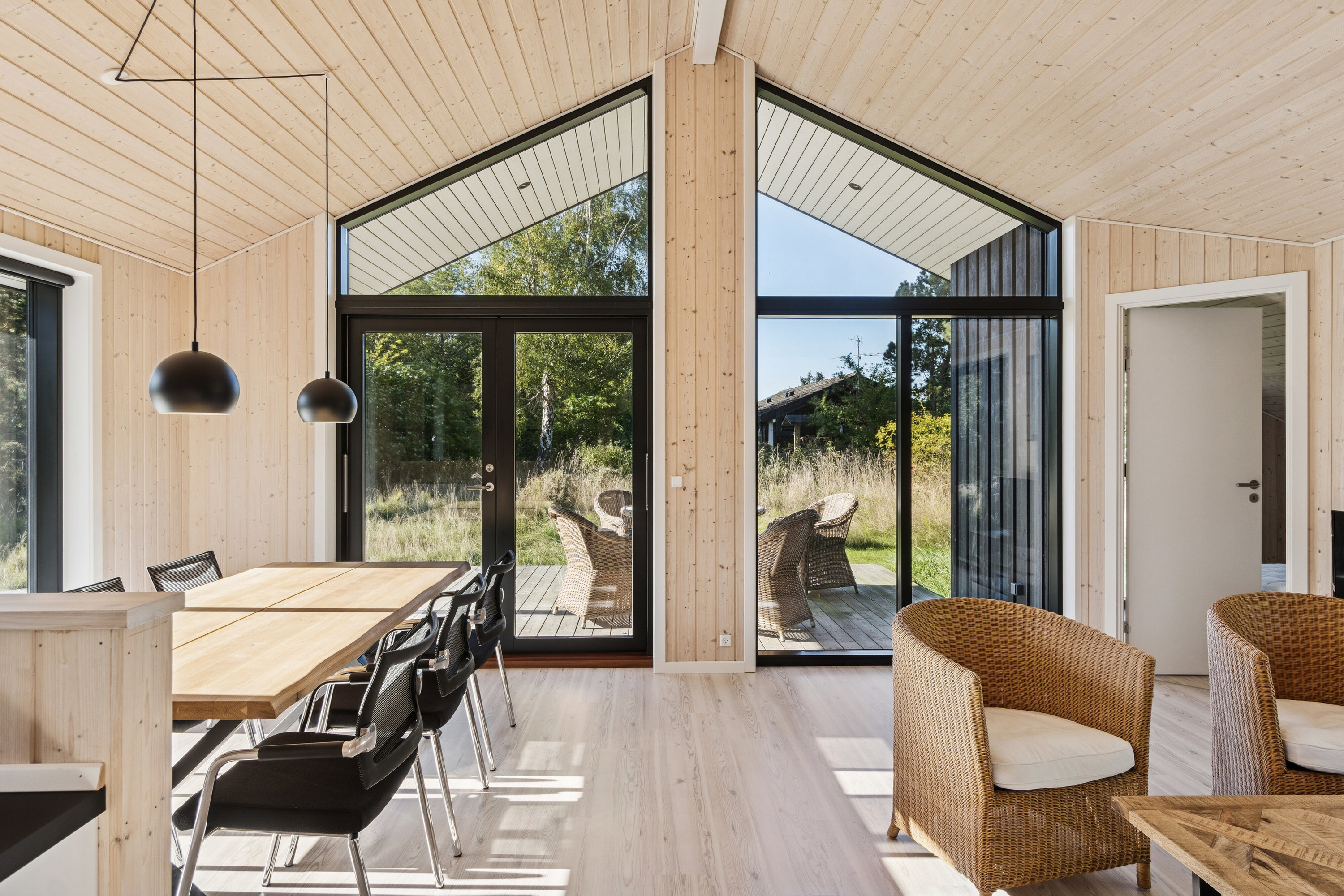 Fremhævet stue billede i fuldskærmstilstand. Billede af Abildhøj 3, Veddinge, 4540 Fårevejle