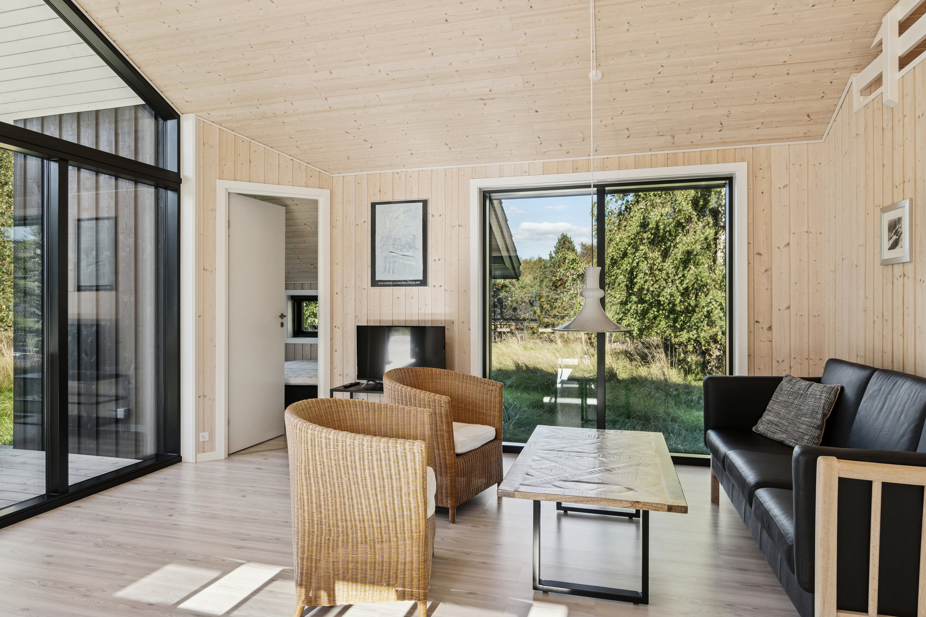 Fremhævet stue billede i fuldskærmstilstand. Billede af Abildhøj 3, Veddinge, 4540 Fårevejle