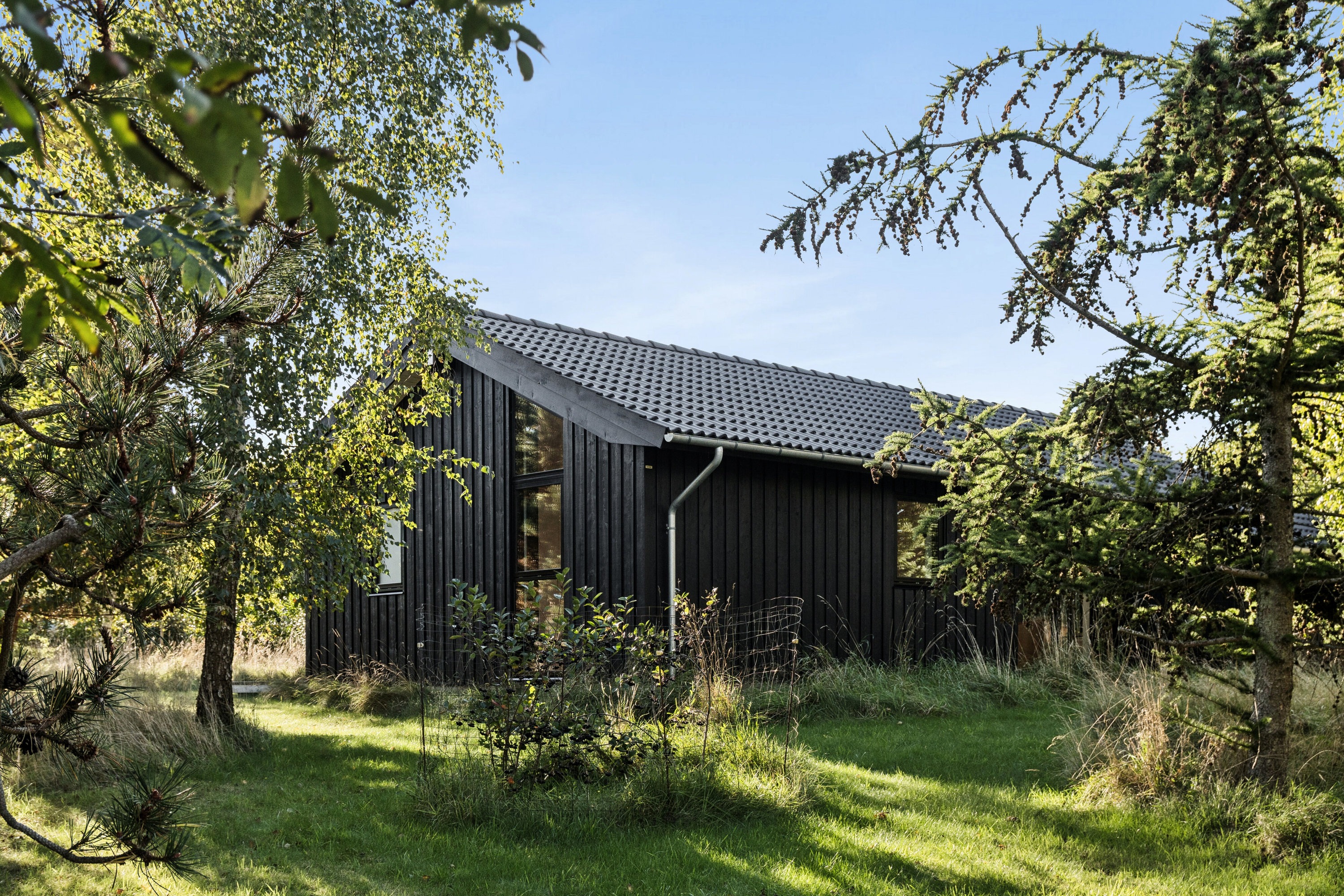 Fremhævet set fra haven billede i fuldskærmstilstand. Billede af Abildhøj 3, Veddinge, 4540 Fårevejle