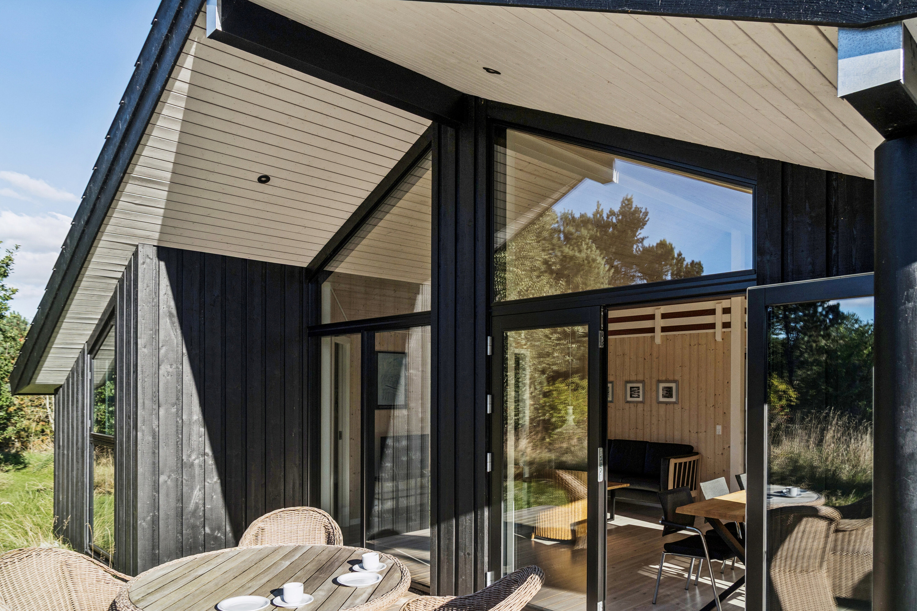 Fremhævet set fra haven billede i fuldskærmstilstand. Billede af Abildhøj 3, Veddinge, 4540 Fårevejle