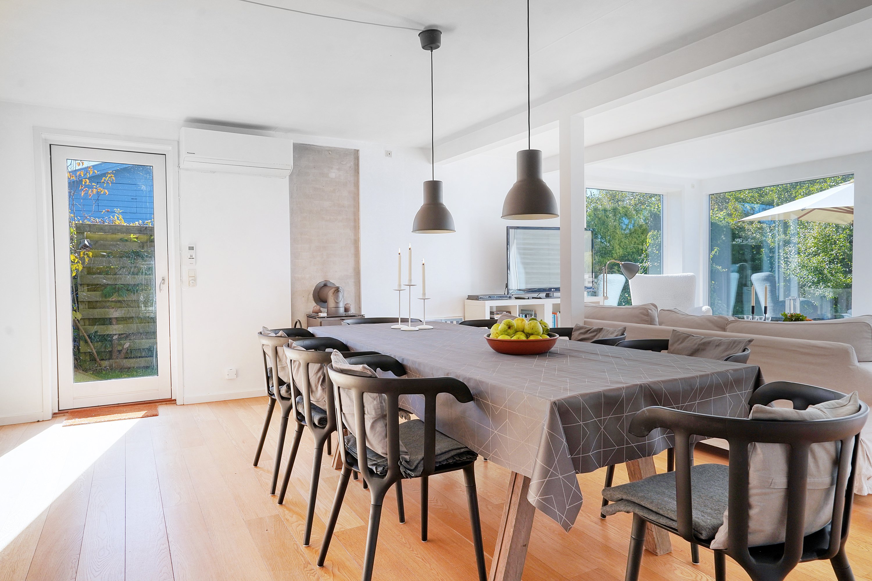 Fremhævet spisestue billede i fuldskærmstilstand. Billede af Ledgårdsvej 18, 3100 Hornbæk