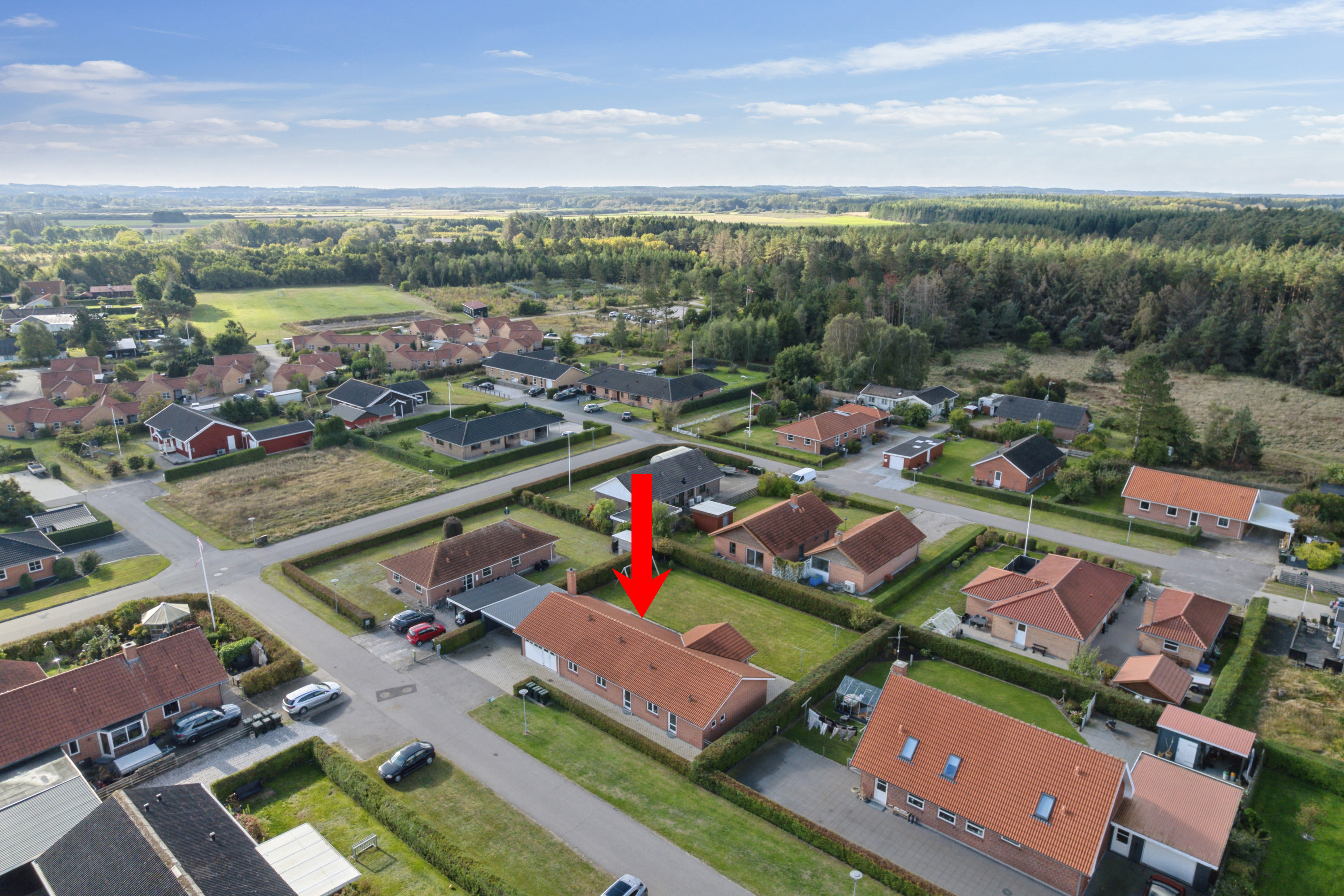 Fremhævet luftfoto billede i fuldskærmstilstand. Billede af Møllevangen 34, Bønnerup Strand, 8585 Glesborg