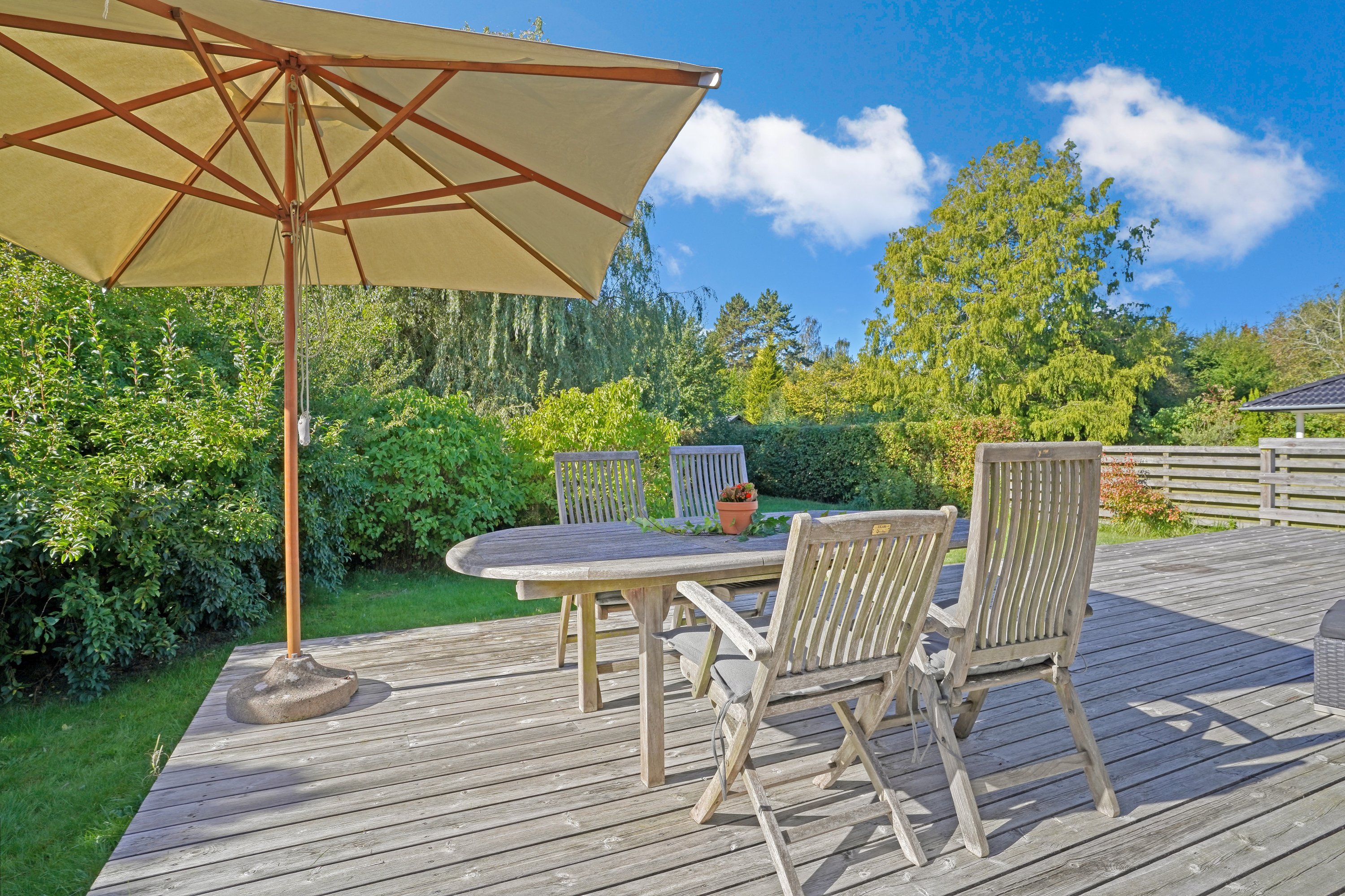 Fremhævet terrasse billede i fuldskærmstilstand. Billede af Ledgårdsvej 18, 3100 Hornbæk