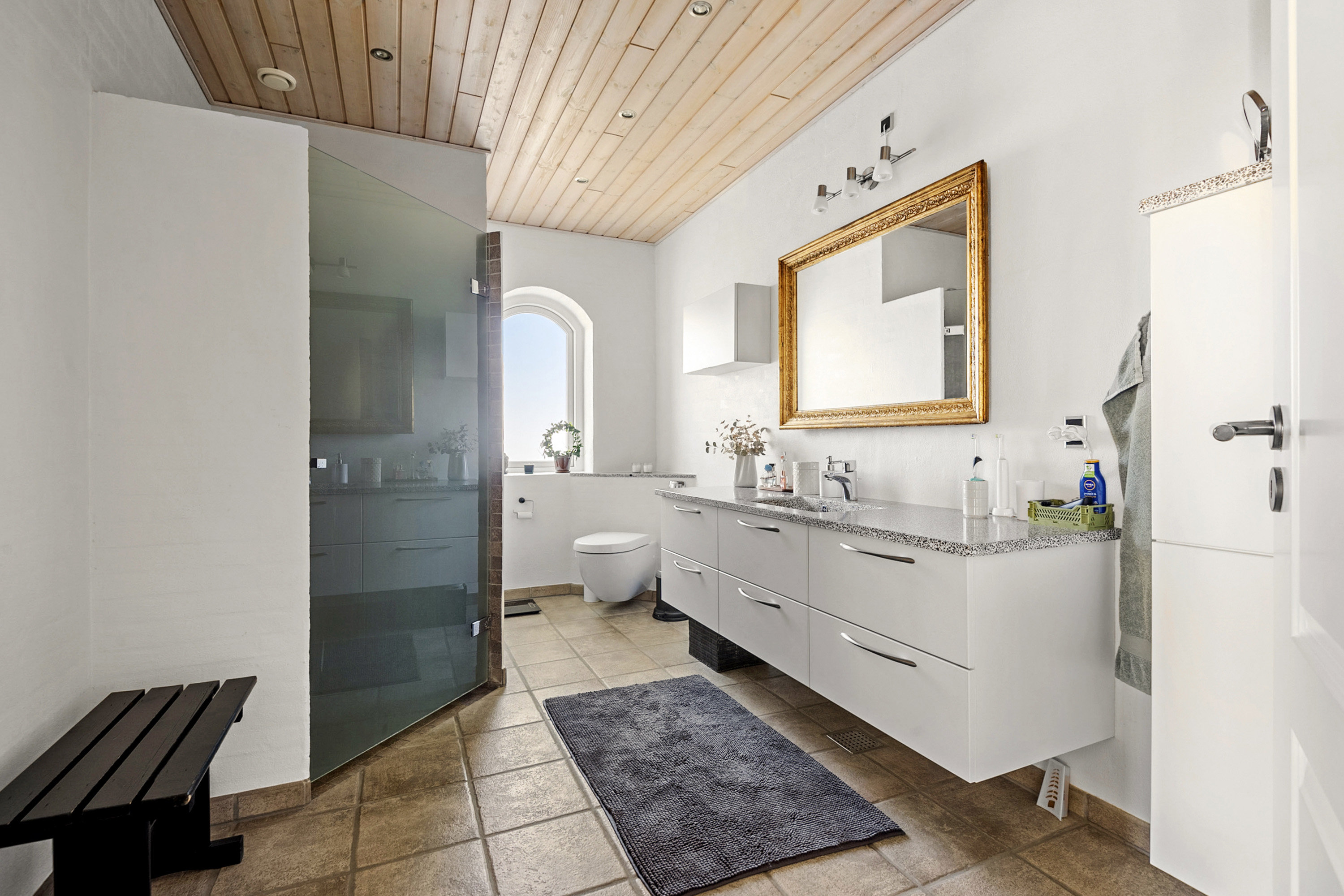 Fremhævet badeværelse billede i fuldskærmstilstand. Billede af Bjerget 20, 6800 Varde