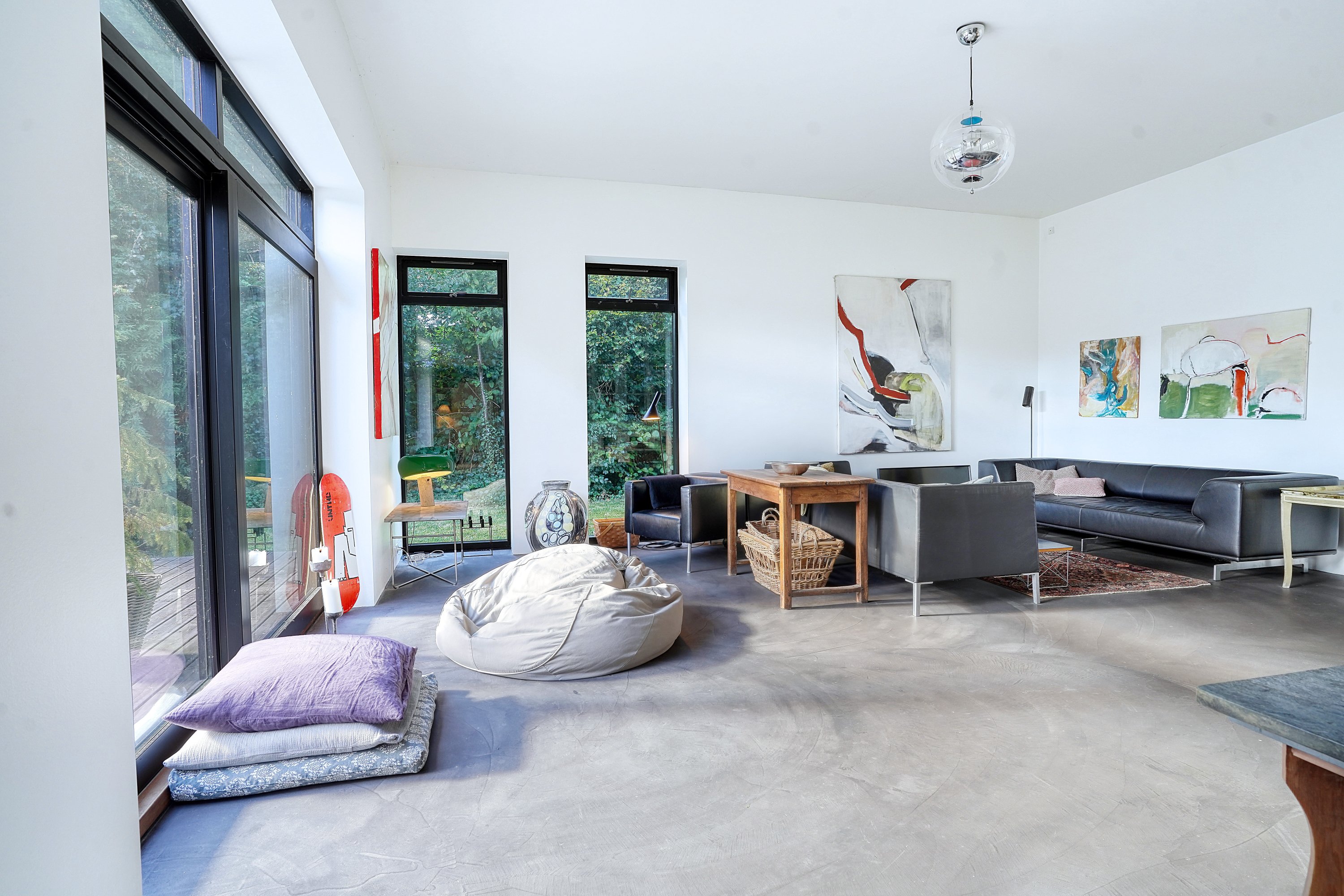 Fremhævet stue billede i fuldskærmstilstand. Billede af Kildevænget 6, Kildekrog, 3100 Hornbæk