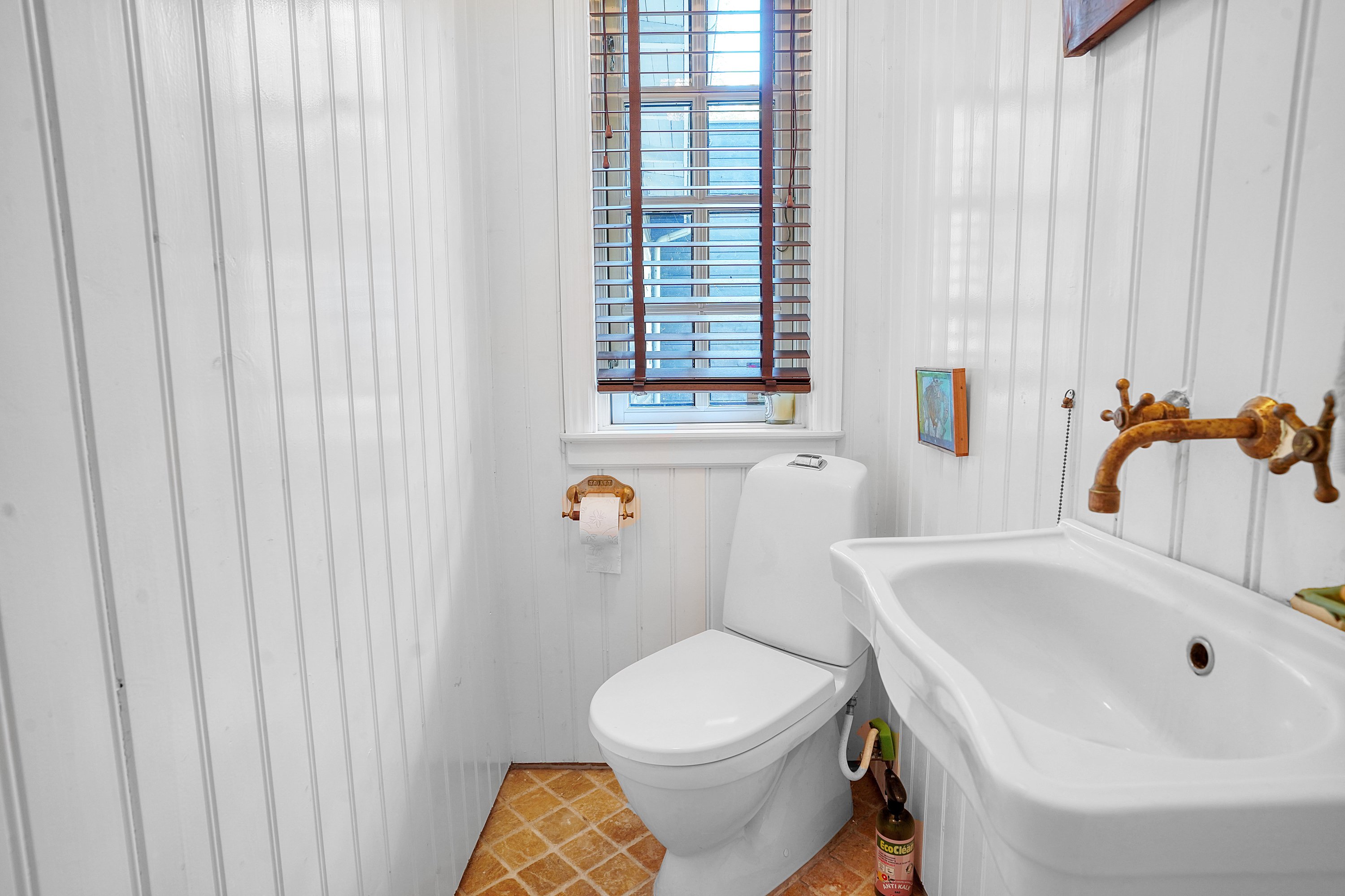 Fremhævet wc billede i fuldskærmstilstand. Billede af Kildevænget 6, Kildekrog, 3100 Hornbæk