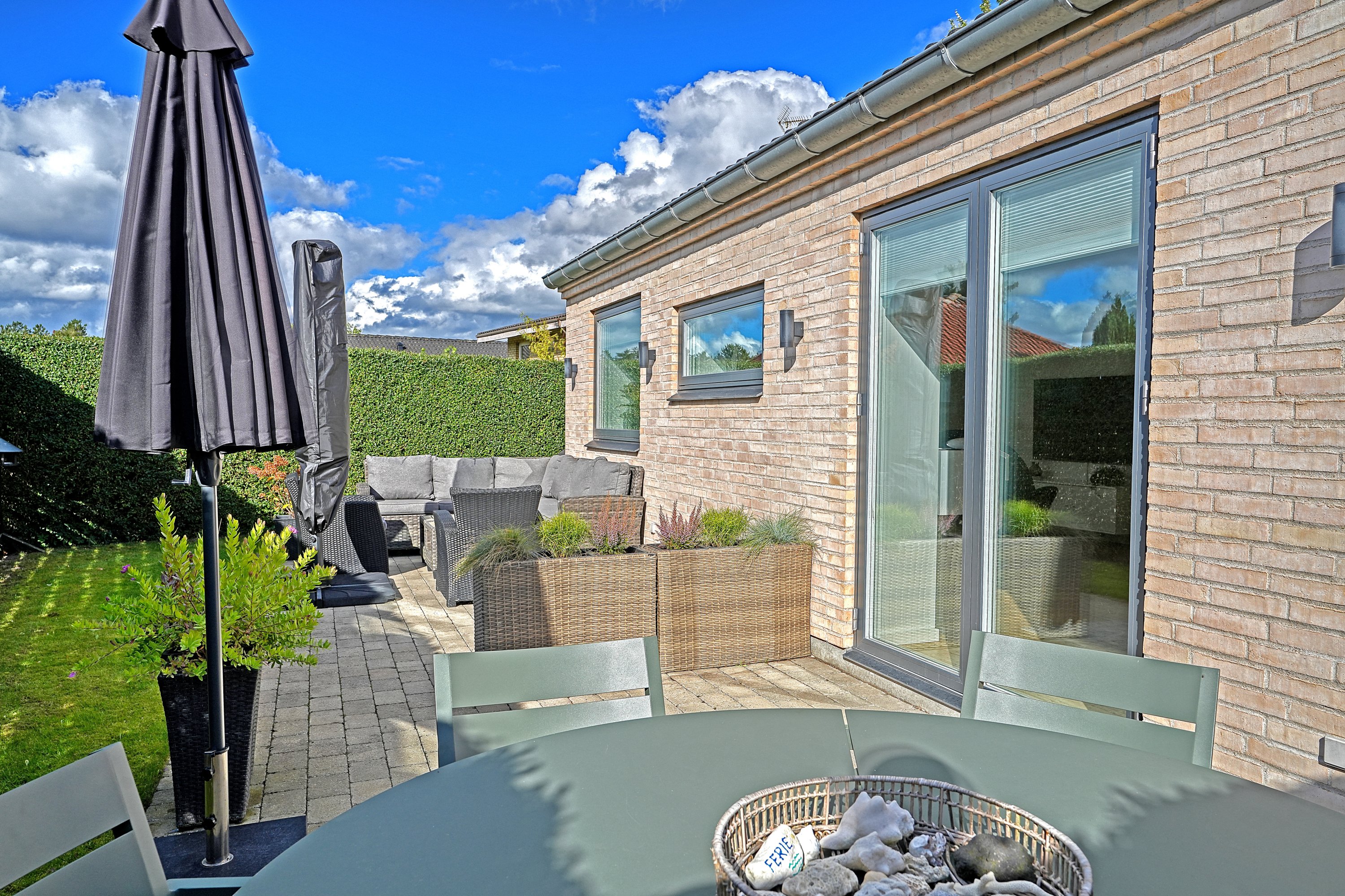 Fremhævet terrasse billede i fuldskærmstilstand. Billede af Solrød Strandvej 116G, 2680 Solrød Strand