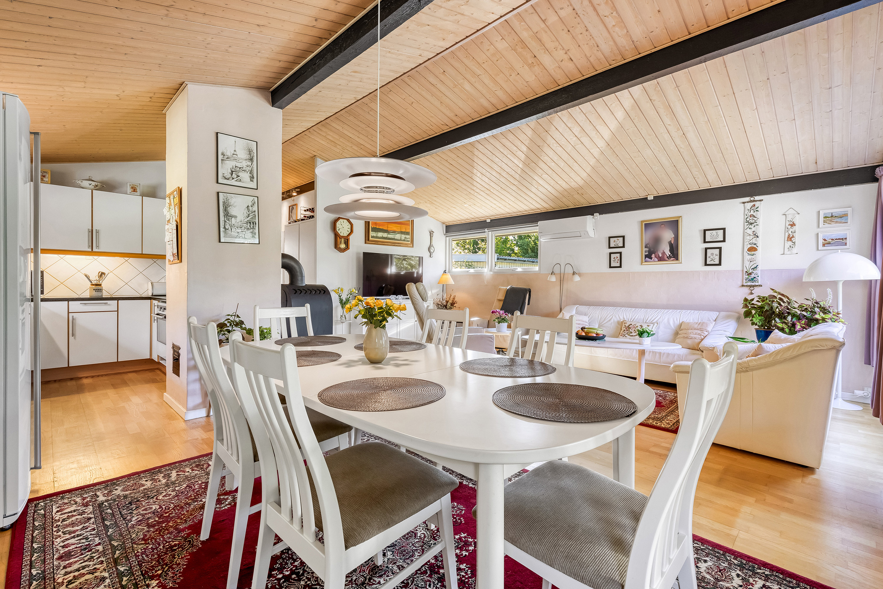 Fremhævet stue billede i fuldskærmstilstand. Billede af Tofte-Åsen 14, Rågeleje, 3210 Vejby