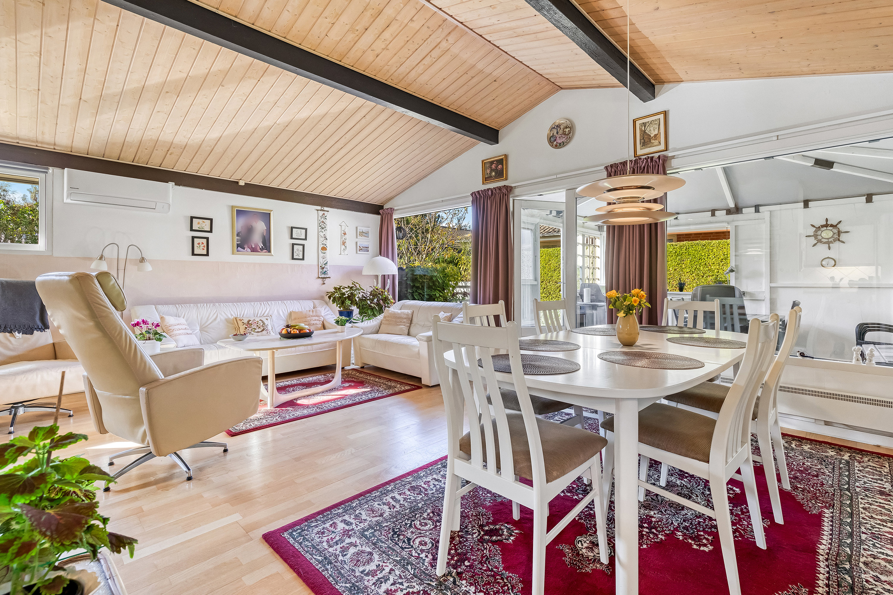 Fremhævet stue billede i fuldskærmstilstand. Billede af Tofte-Åsen 14, Rågeleje, 3210 Vejby