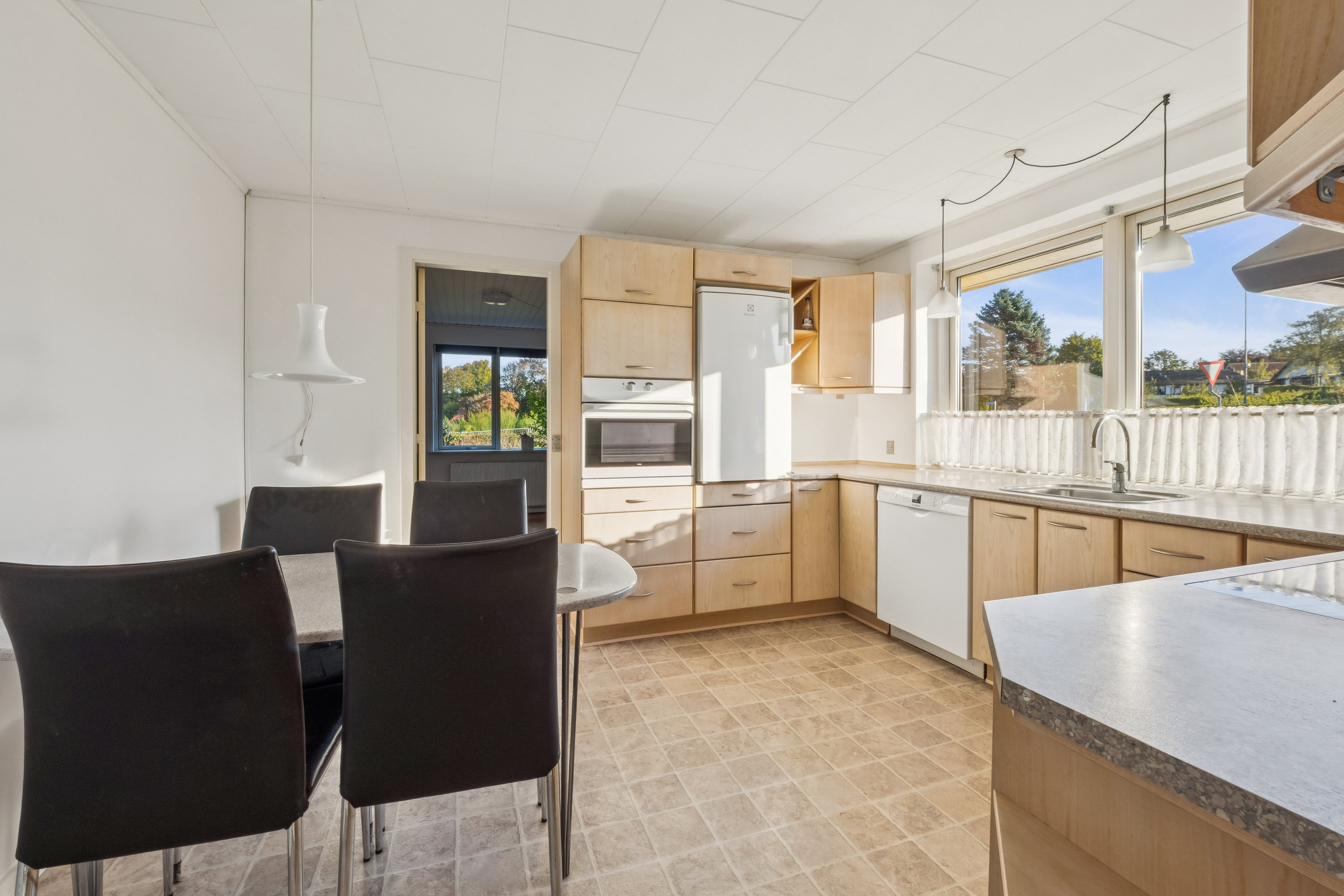 Fremhævet køkken billede i fuldskærmstilstand. Billede af Kærvænget 4, Dommerby, 7800 Skive