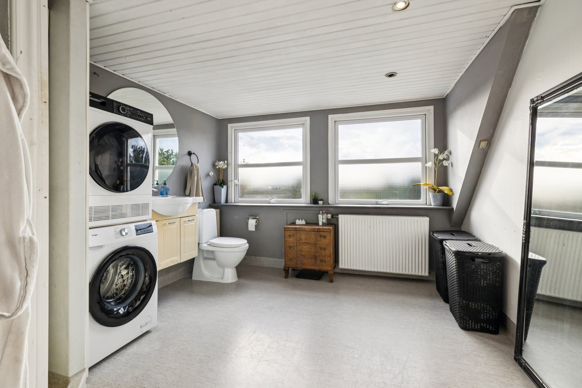 Fremhævet køkken billede i fuldskærmstilstand. Billede af Tværstien 8, 8870 Langå