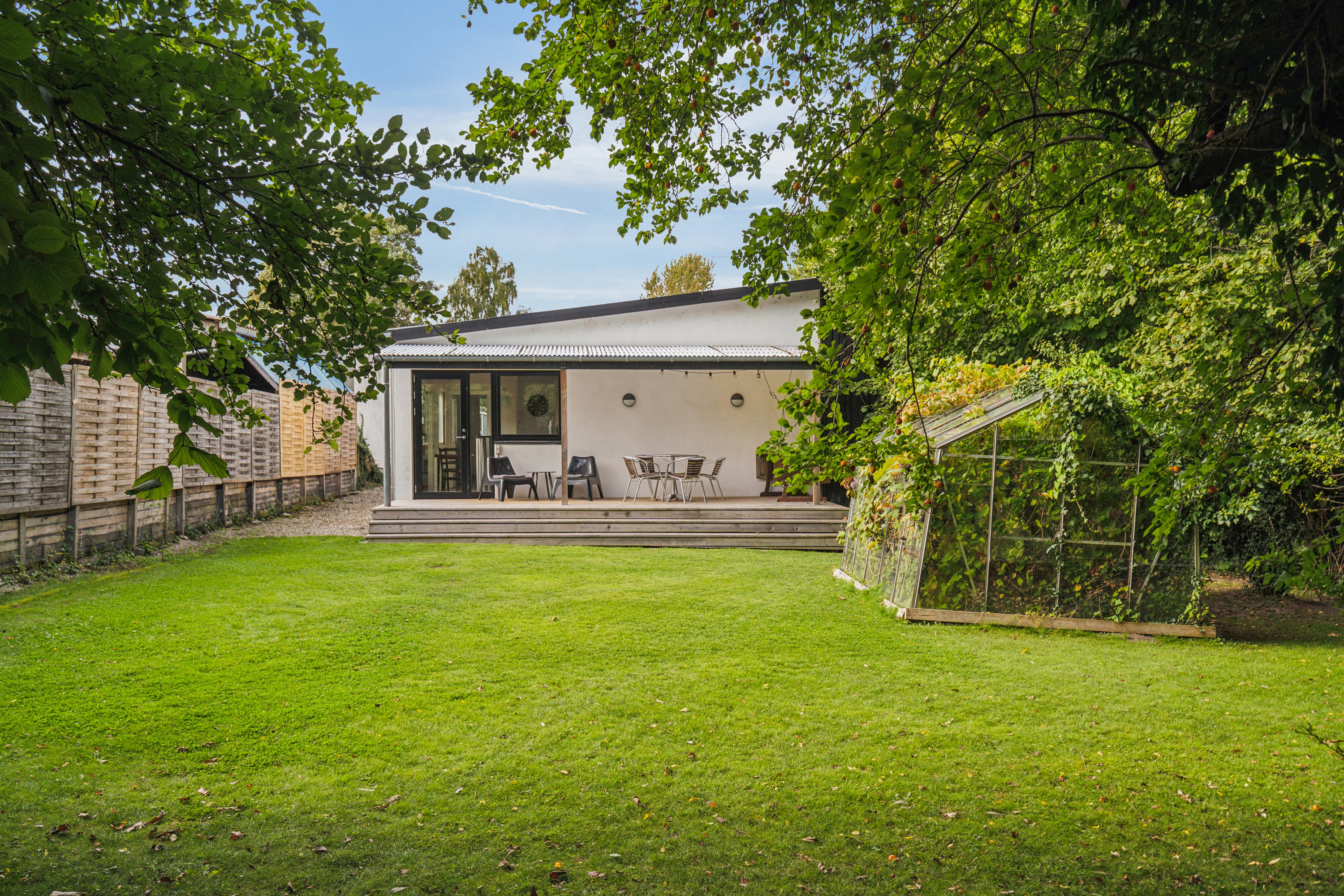 Fremhævet set fra haven billede i fuldskærmstilstand. Billede af Lumbyvej 55, 5000 Odense C