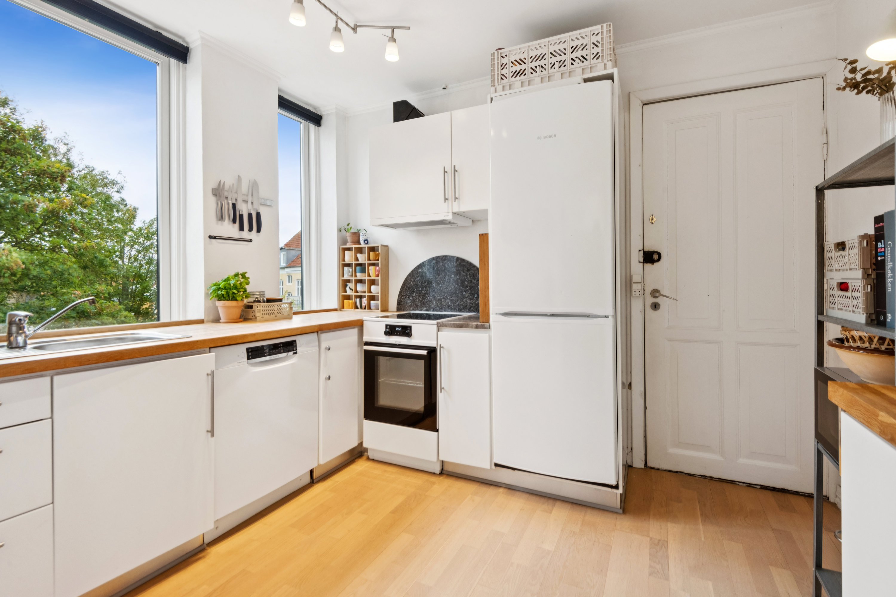 Fremhævet køkken billede i fuldskærmstilstand. Billede af Østerbro 22, 2. tv., 9000 Aalborg