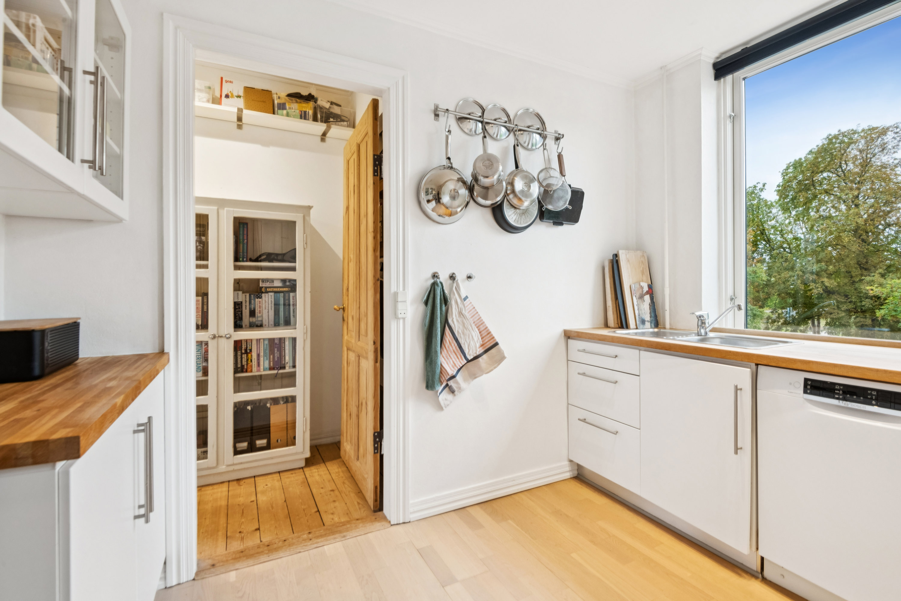 Fremhævet køkken billede i fuldskærmstilstand. Billede af Østerbro 22, 2. tv., 9000 Aalborg