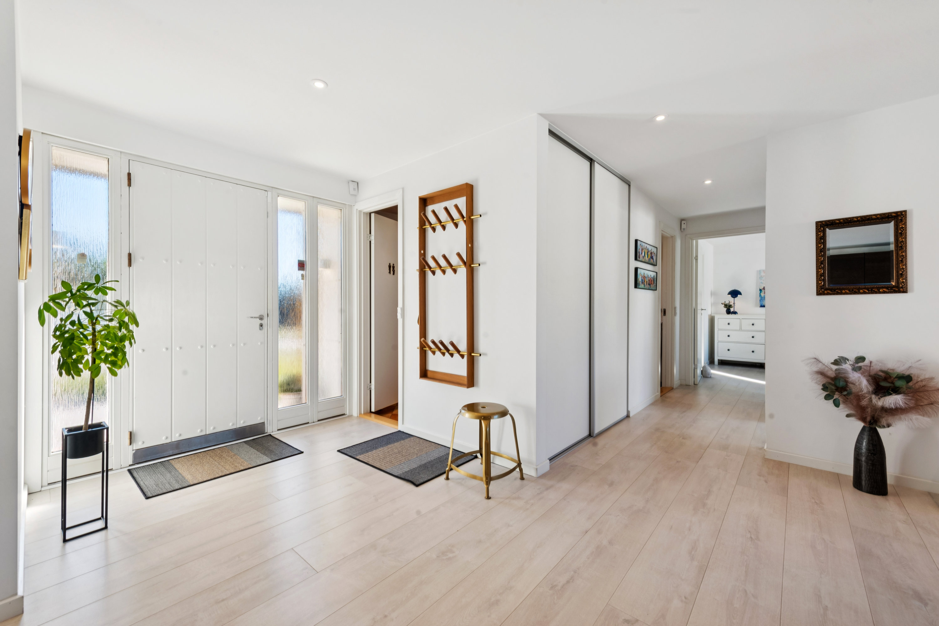 Fremhævet stue billede i fuldskærmstilstand. Billede af Fugleparken 48, 2690 Karlslunde